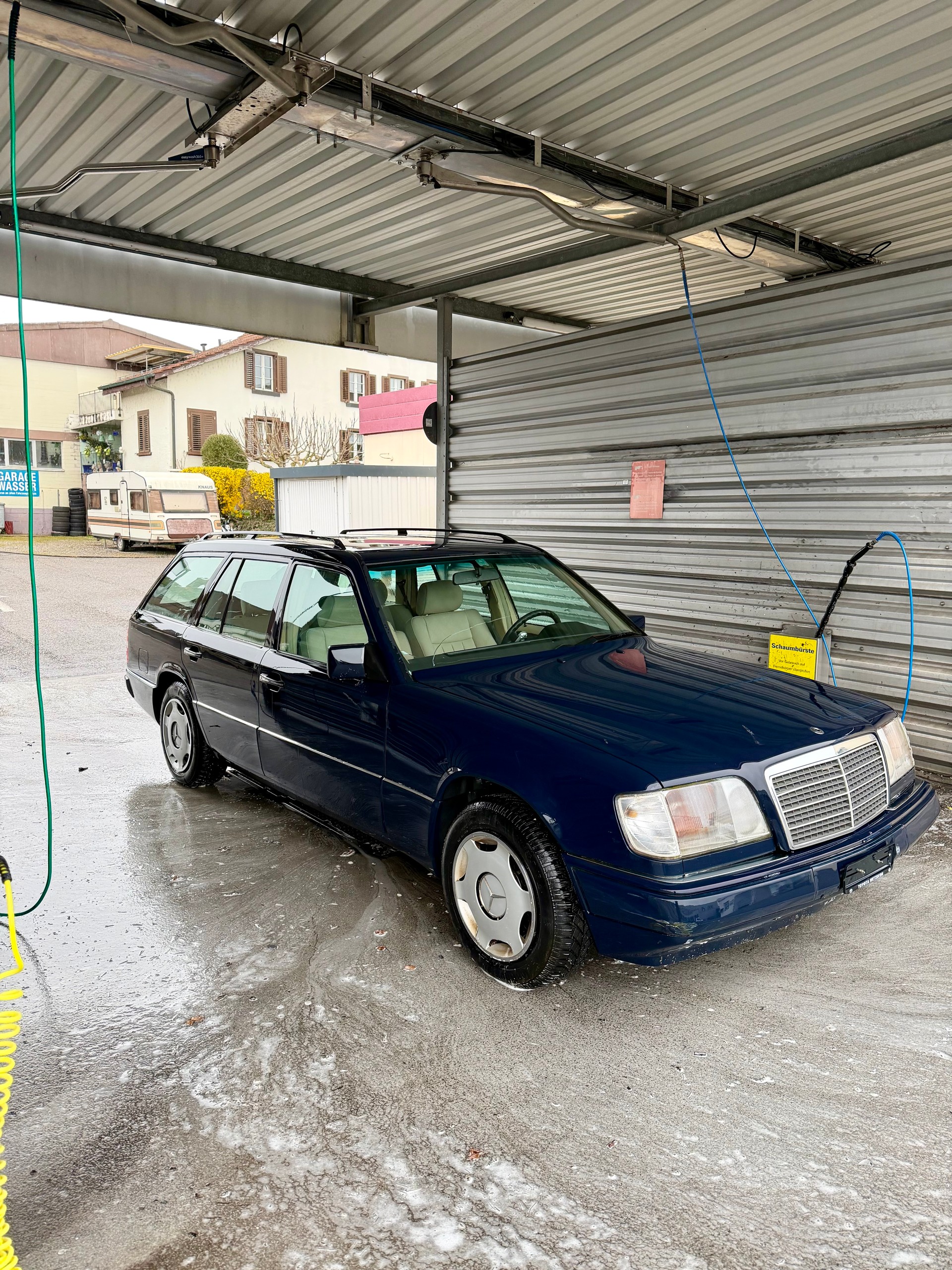 MERCEDES-BENZ E 200 Business Automatic-image-1