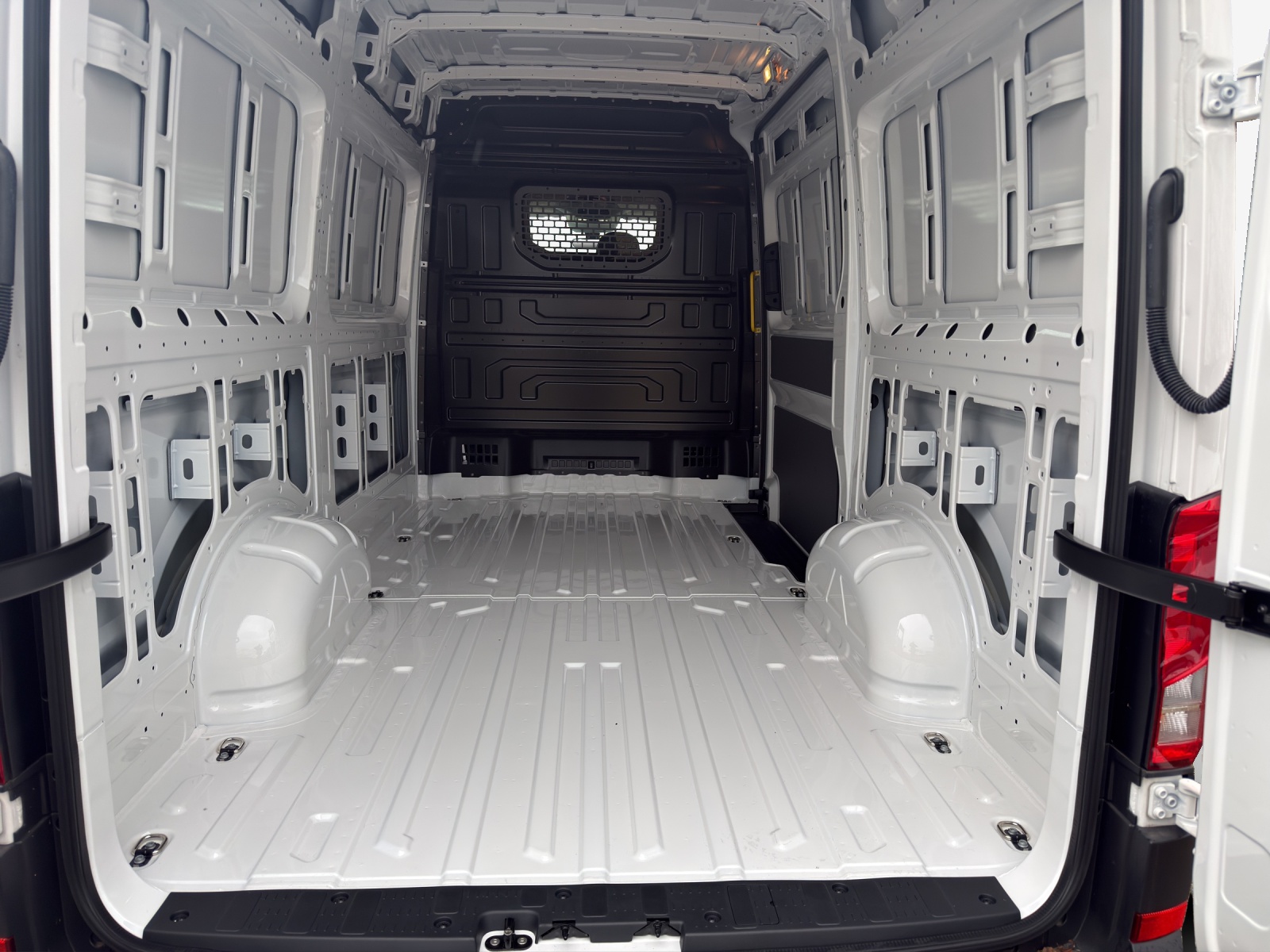 VW Crafter 35 2.0 BiTDI Entry L3 A-image-11