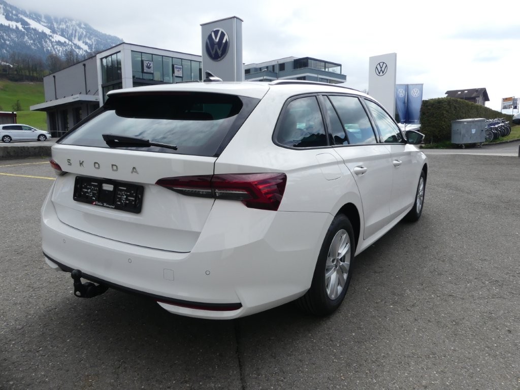 SKODA Octavia Combi 1.5 TSI mHEV DSG Dynamic-image-3