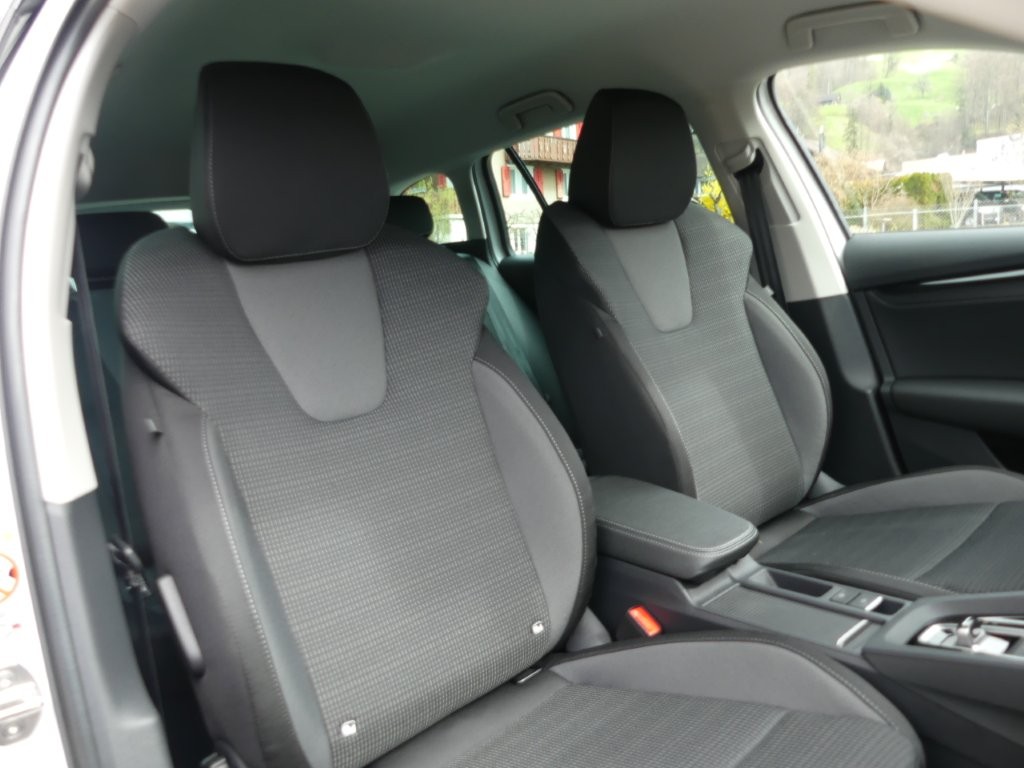 SKODA Octavia Combi 1.5 TSI mHEV DSG Dynamic-image-10