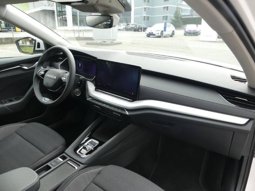 SKODA Octavia Combi 1.5 TSI mHEV DSG Dynamic-image-8