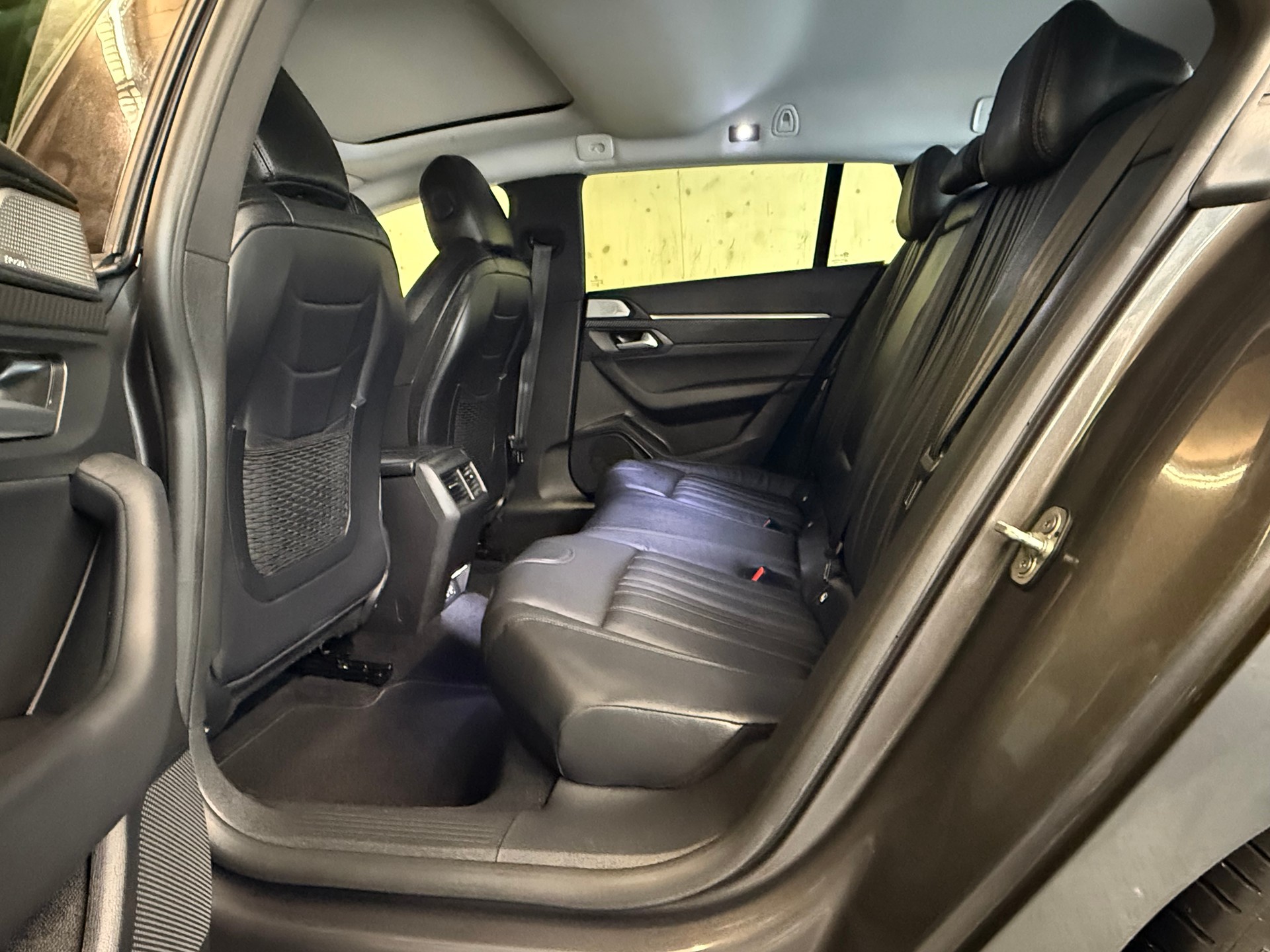 PEUGEOT 508 SW 2.0 Blue HDI Active Business EAT8-image-13