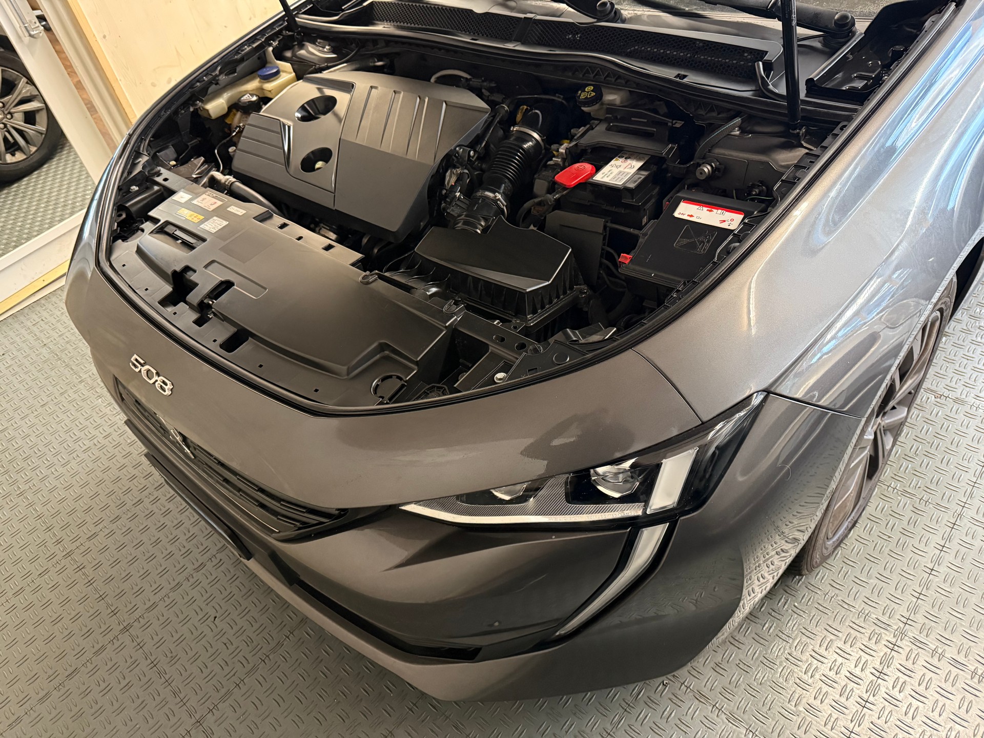 PEUGEOT 508 SW 2.0 Blue HDI Active Business EAT8-image-15