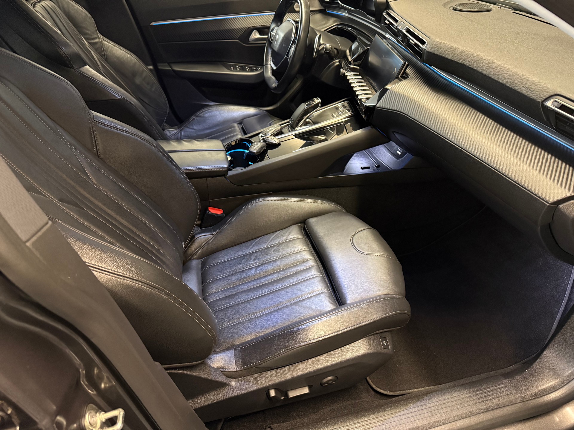 PEUGEOT 508 SW 2.0 Blue HDI Active Business EAT8-image-11