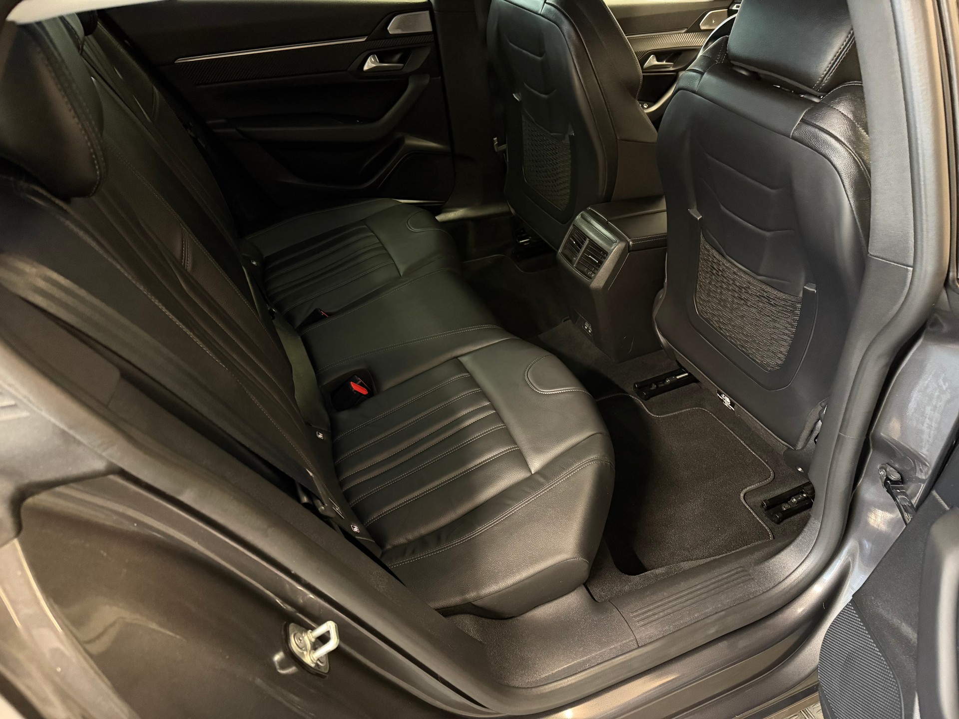 PEUGEOT 508 SW 2.0 Blue HDI Active Business EAT8-image-12