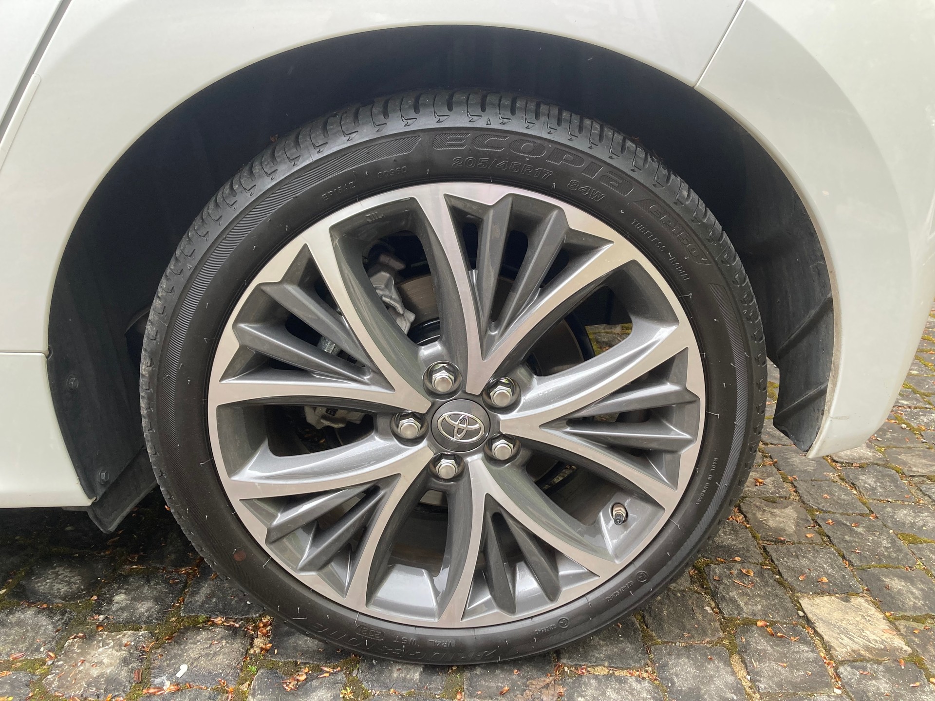 TOYOTA Yaris 1.5 Premium e-CVT-image-9
