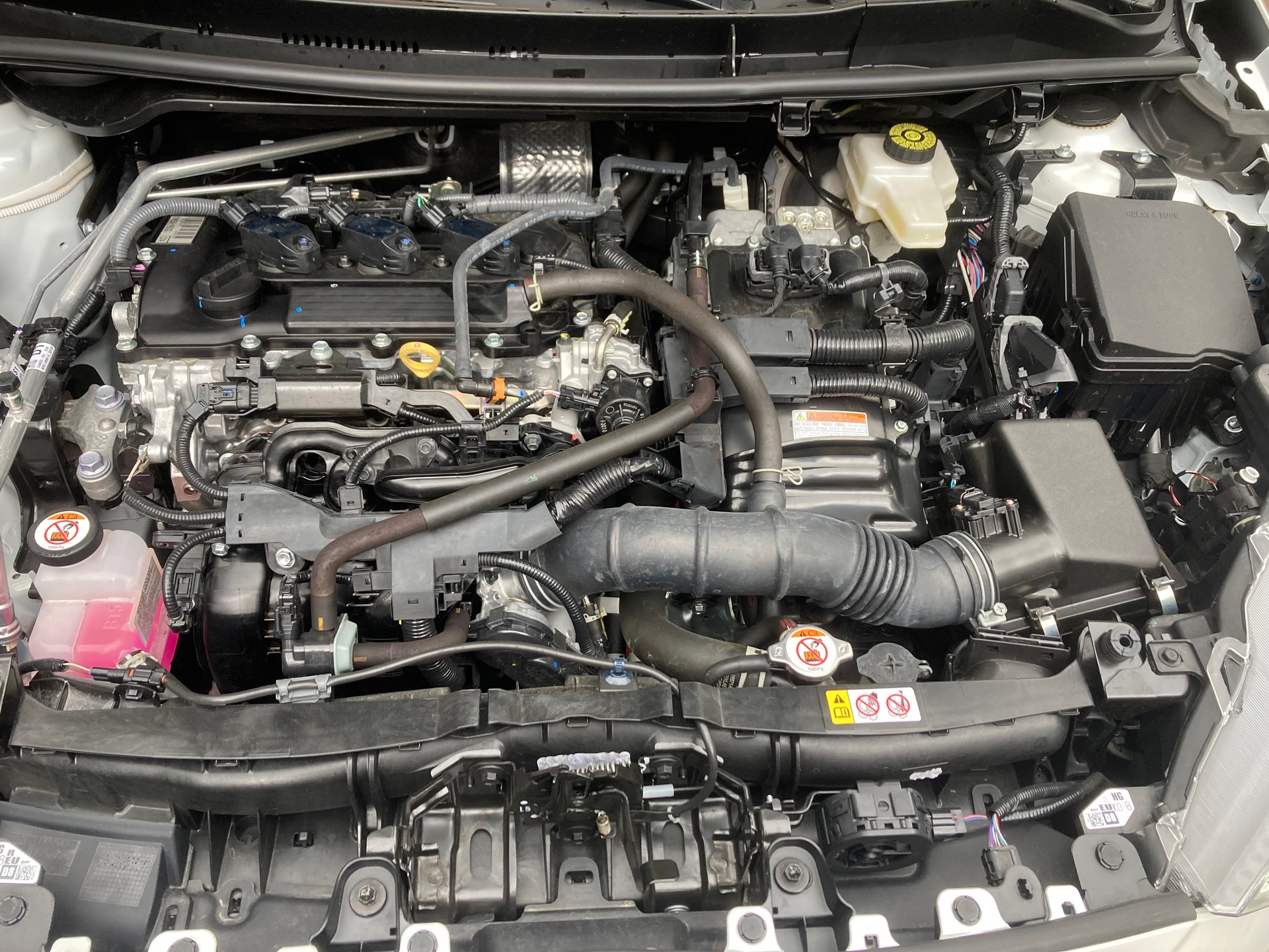 TOYOTA Yaris 1.5 Premium e-CVT-image-19