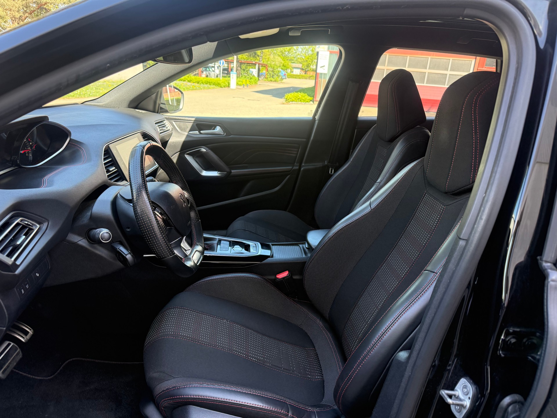 PEUGEOT 308 SW 1.2 THP GT Line Automatic-image-6