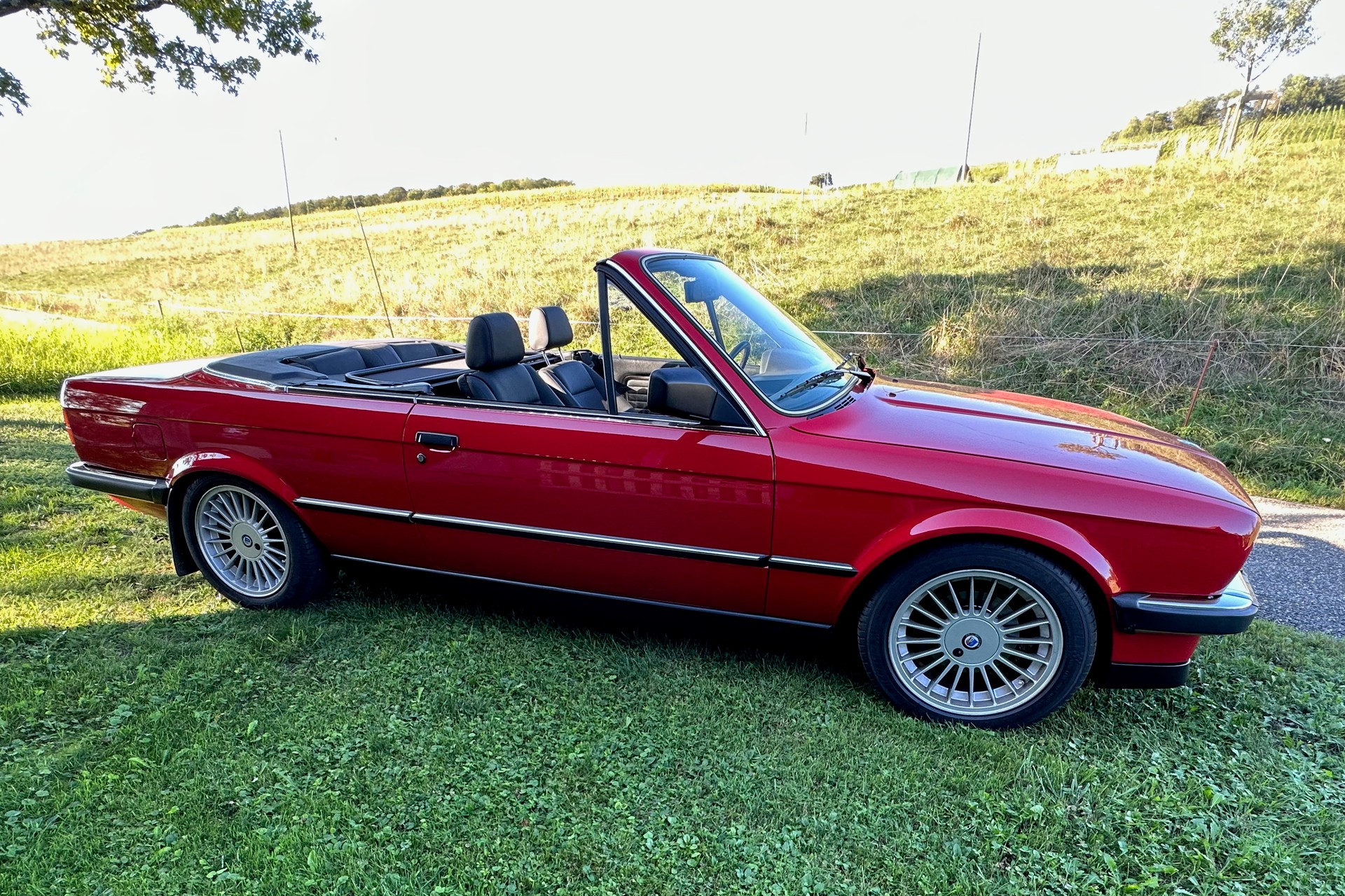 BMW 320i - E30 Cabriolet-image-1