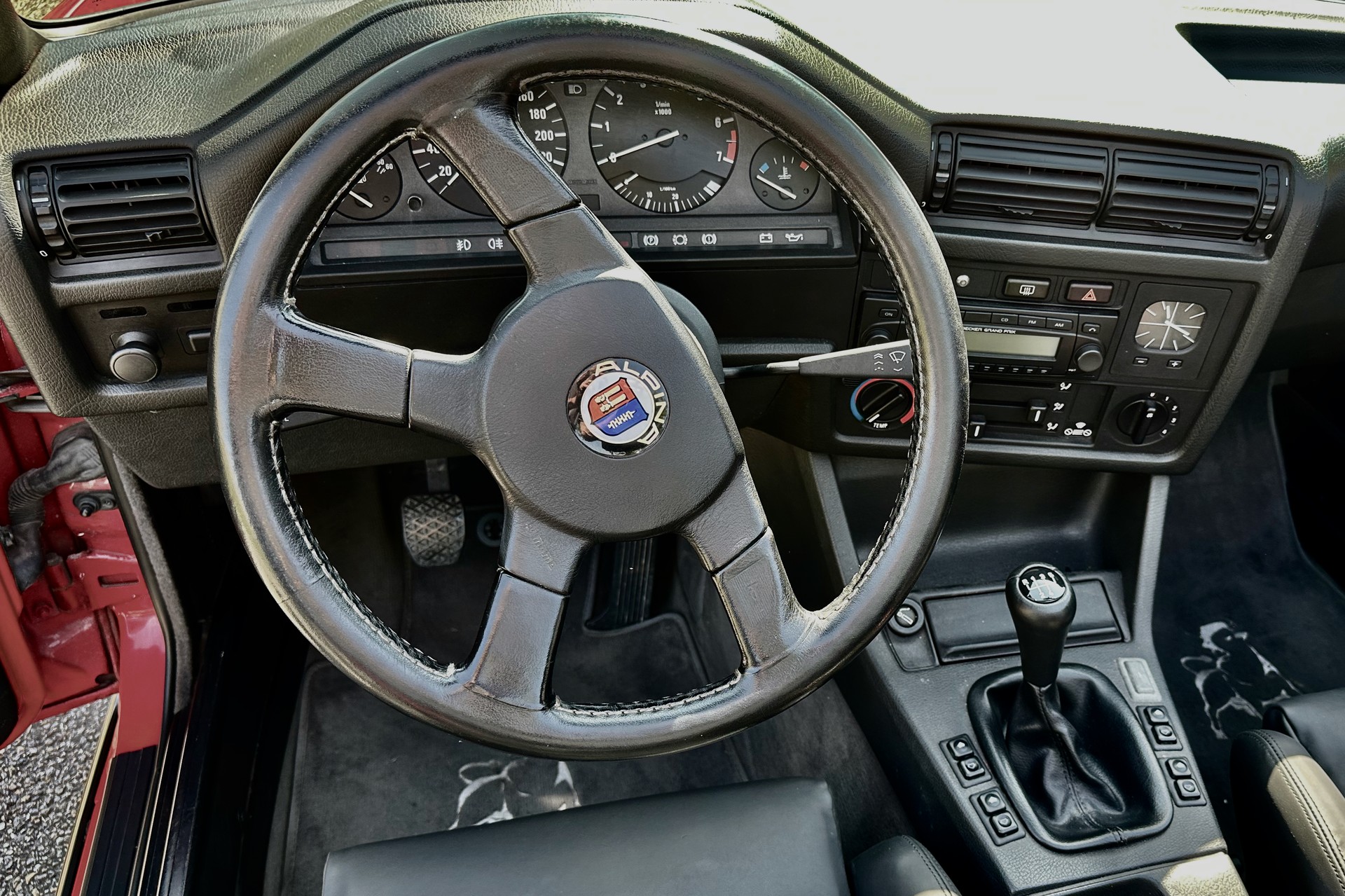 BMW 320i - E30 Cabriolet-image-4