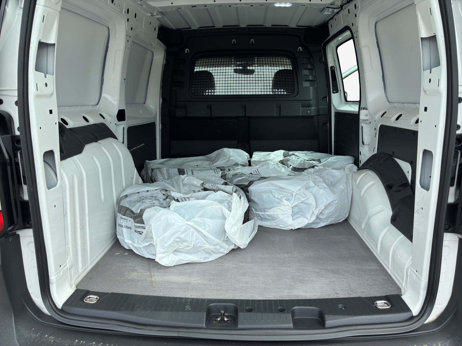VW Caddy Cargo 2.0TDI Maxi 4Motion-image-12