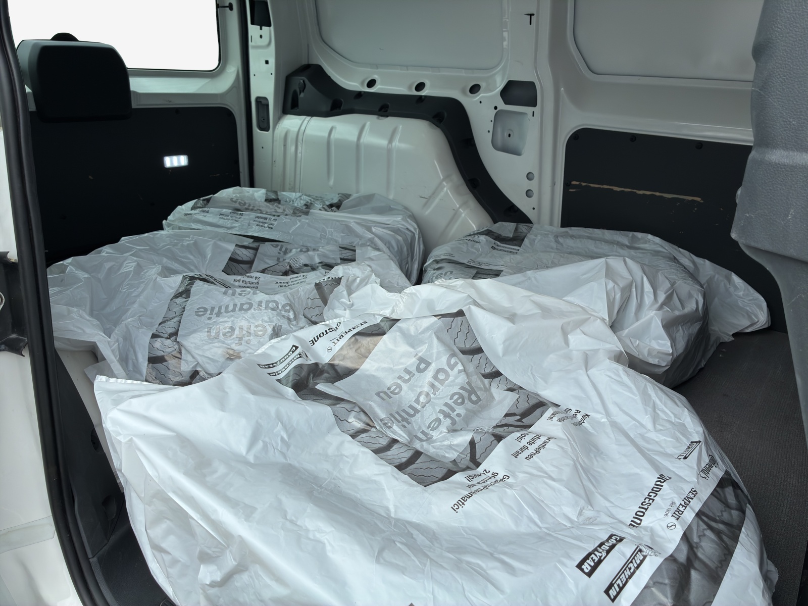VW Caddy Cargo 2.0TDI Maxi 4Motion-image-11
