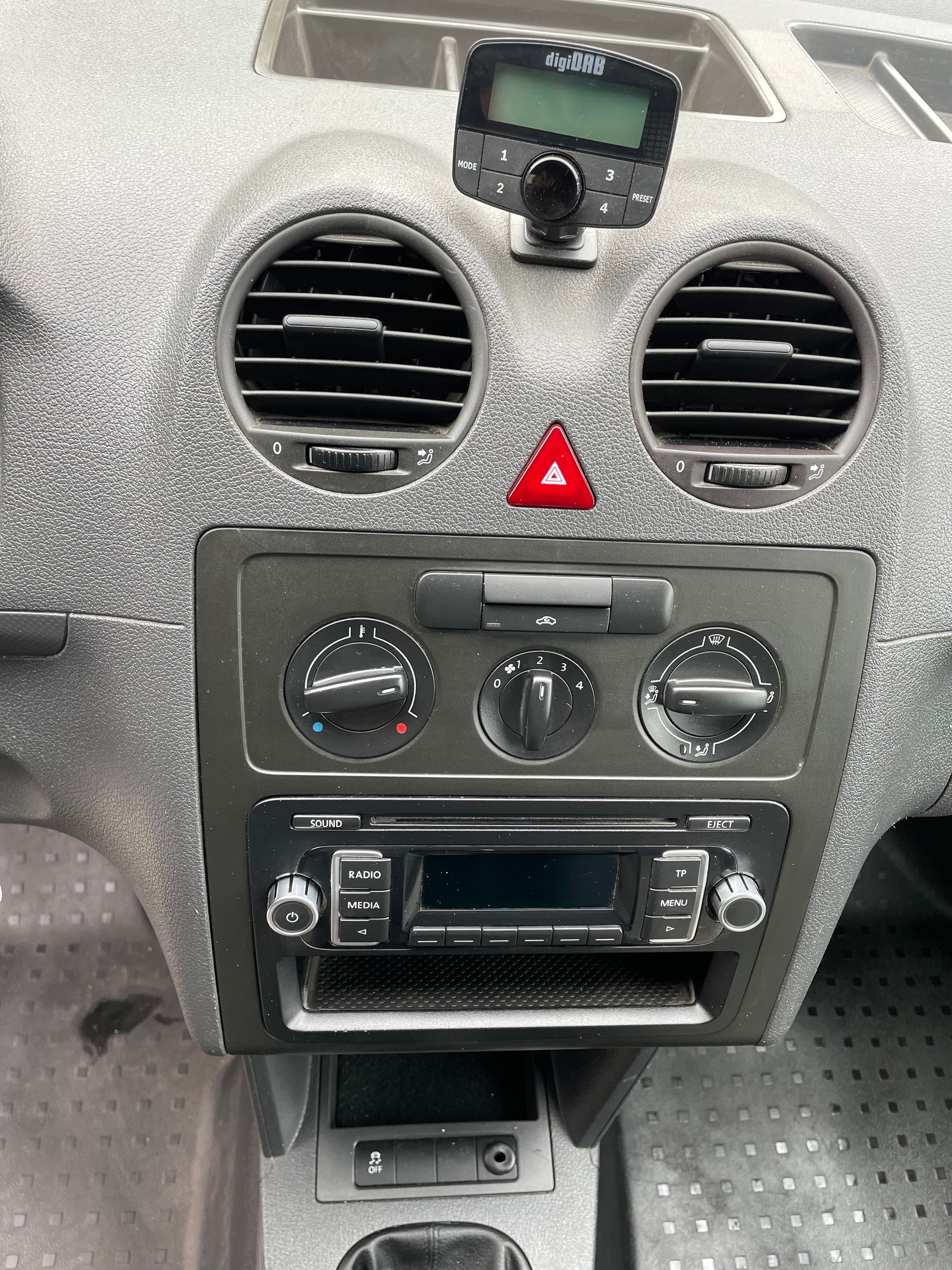 VW Caddy 1.2 TSI-image-11