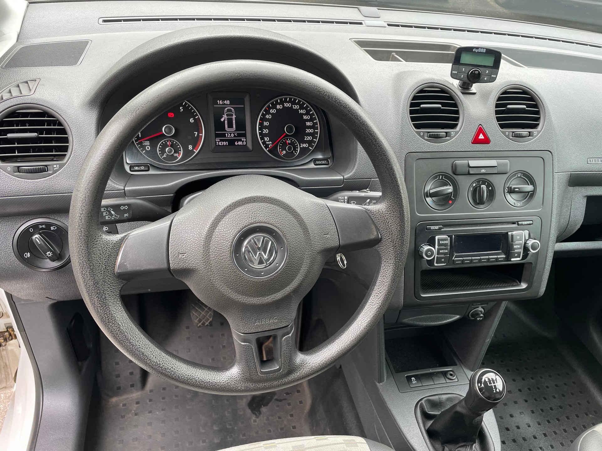 VW Caddy 1.2 TSI-image-10