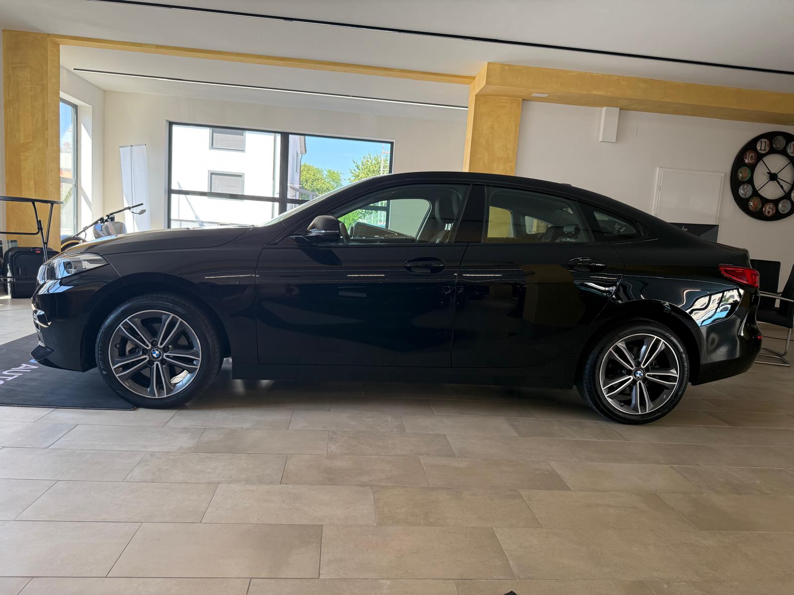 BMW 218i Gran Coupé Sport Line Steptronic-image-8