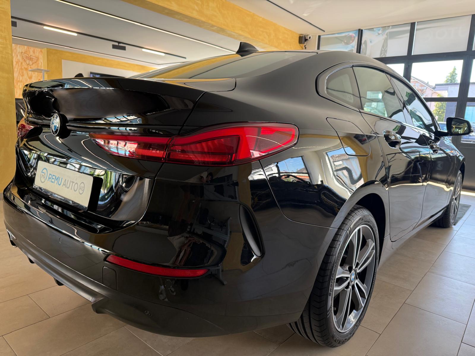 BMW 218i Gran Coupé Sport Line Steptronic-image-4