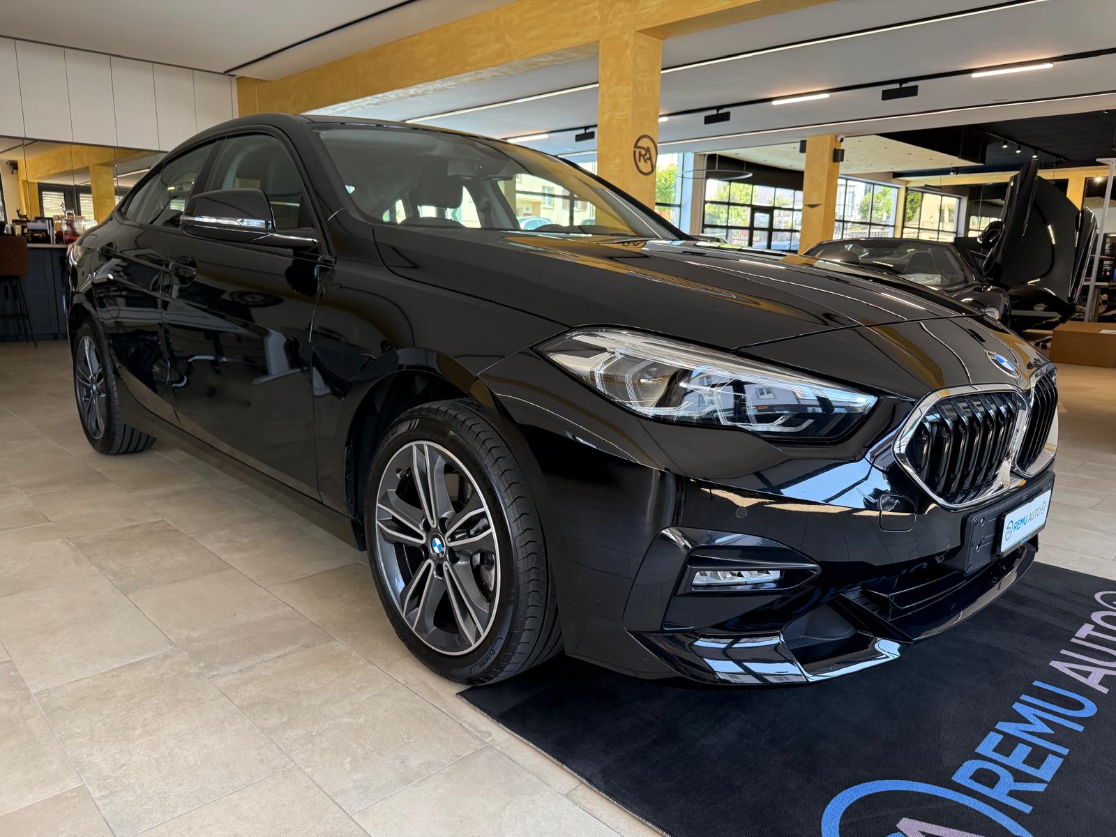 BMW 218i Gran Coupé Sport Line Steptronic-image-2