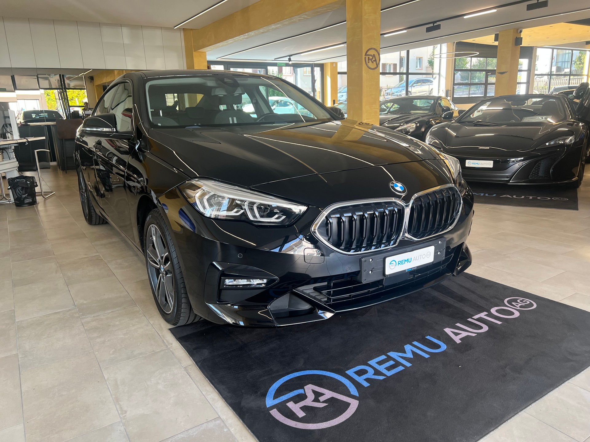 BMW 218i Gran Coupé Sport Line Steptronic-image-0