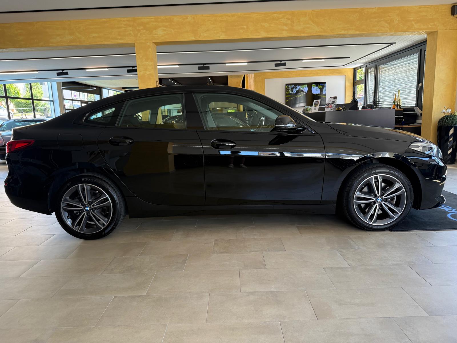 BMW 218i Gran Coupé Sport Line Steptronic-image-3