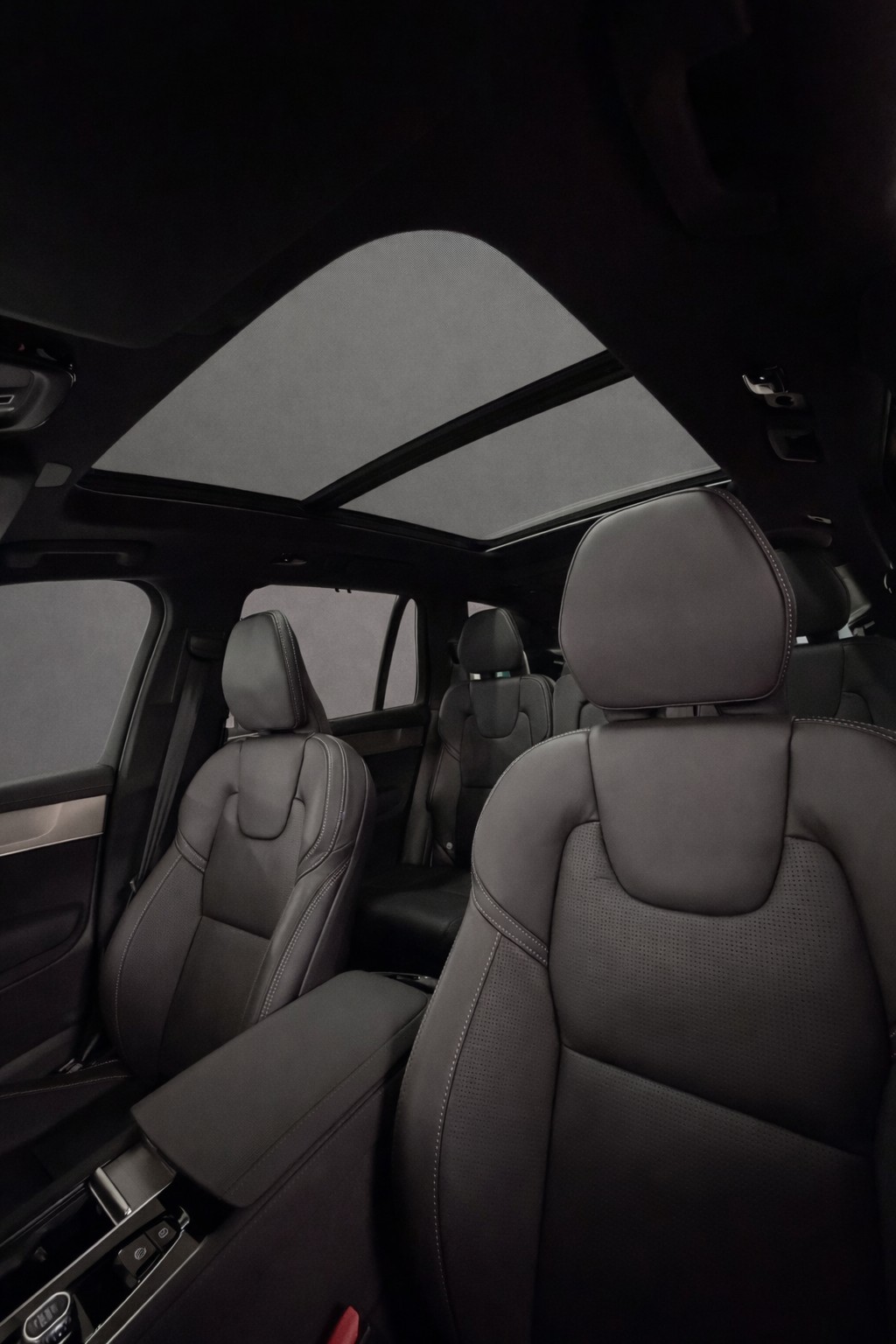 VOLVO XC90 2.0 T8 TE XCLUSIVE Edition Dark eAWD-image-10