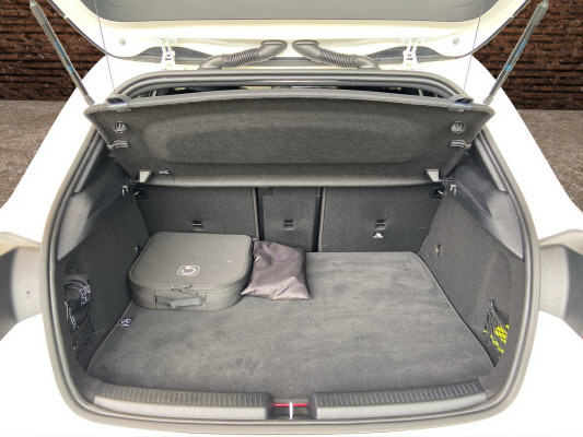 MERCEDES-BENZ A 250 e EQ Star 8G-DCT-image-6