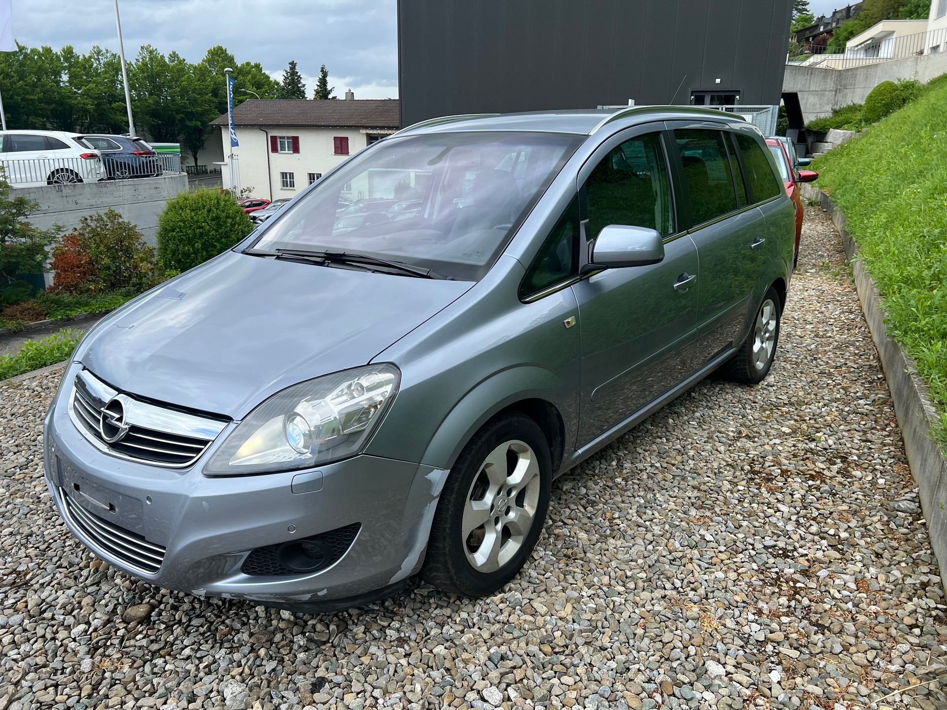 OPEL Zafira 2.2i 16V Cosmo** Automatic** 7 Plätzer-image-1