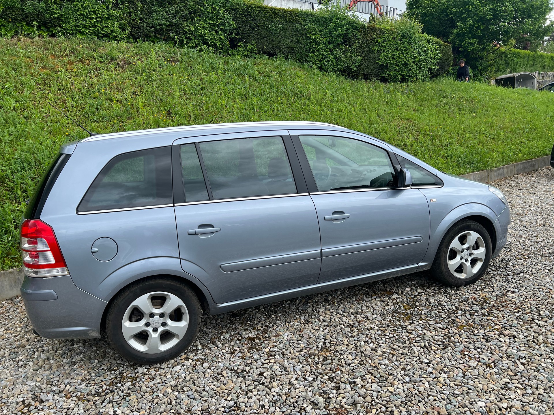 OPEL Zafira 2.2i 16V Cosmo** Automatic** 7 Plätzer-image-4