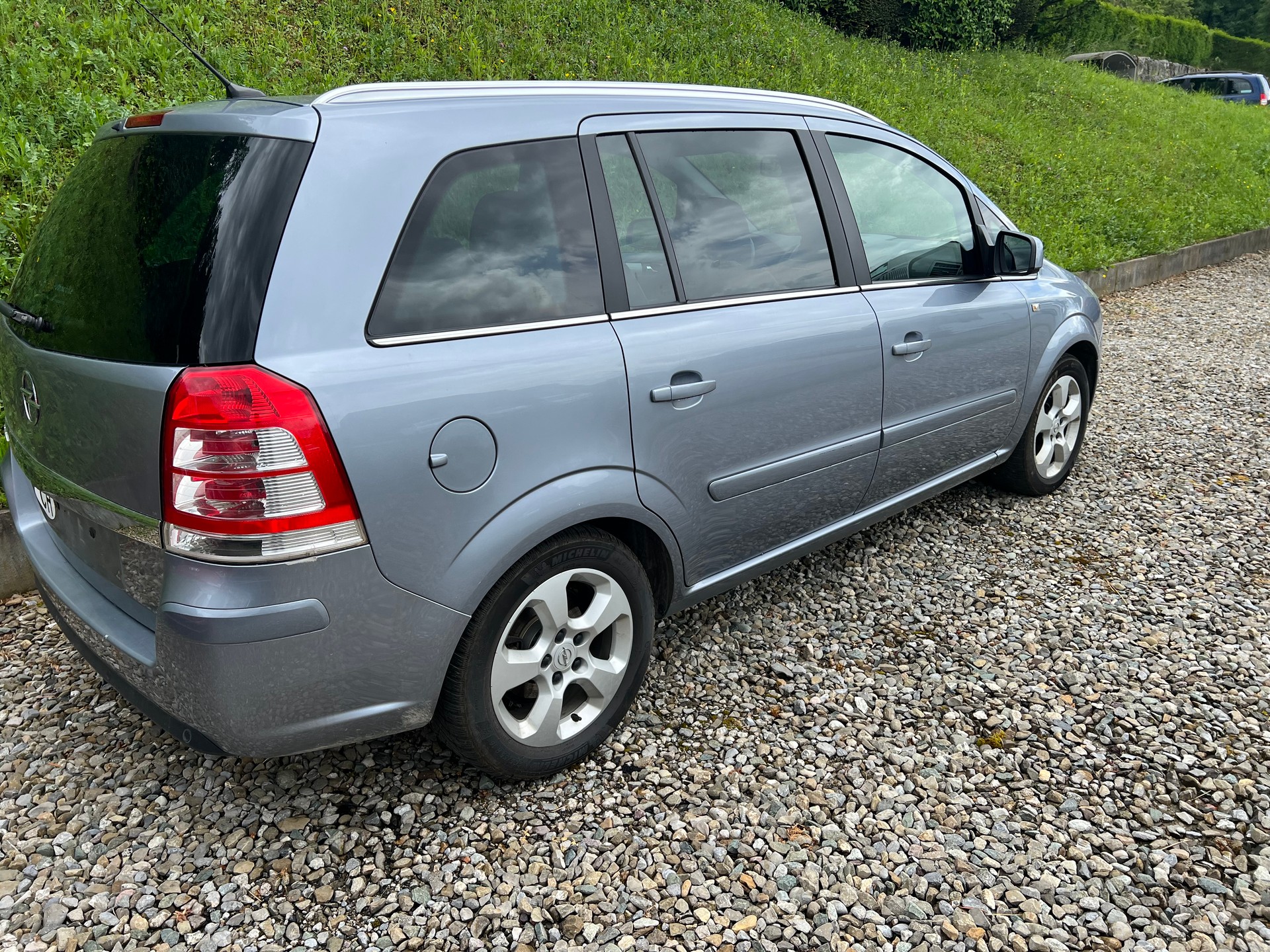 OPEL Zafira 2.2i 16V Cosmo** Automatic** 7 Plätzer-image-8