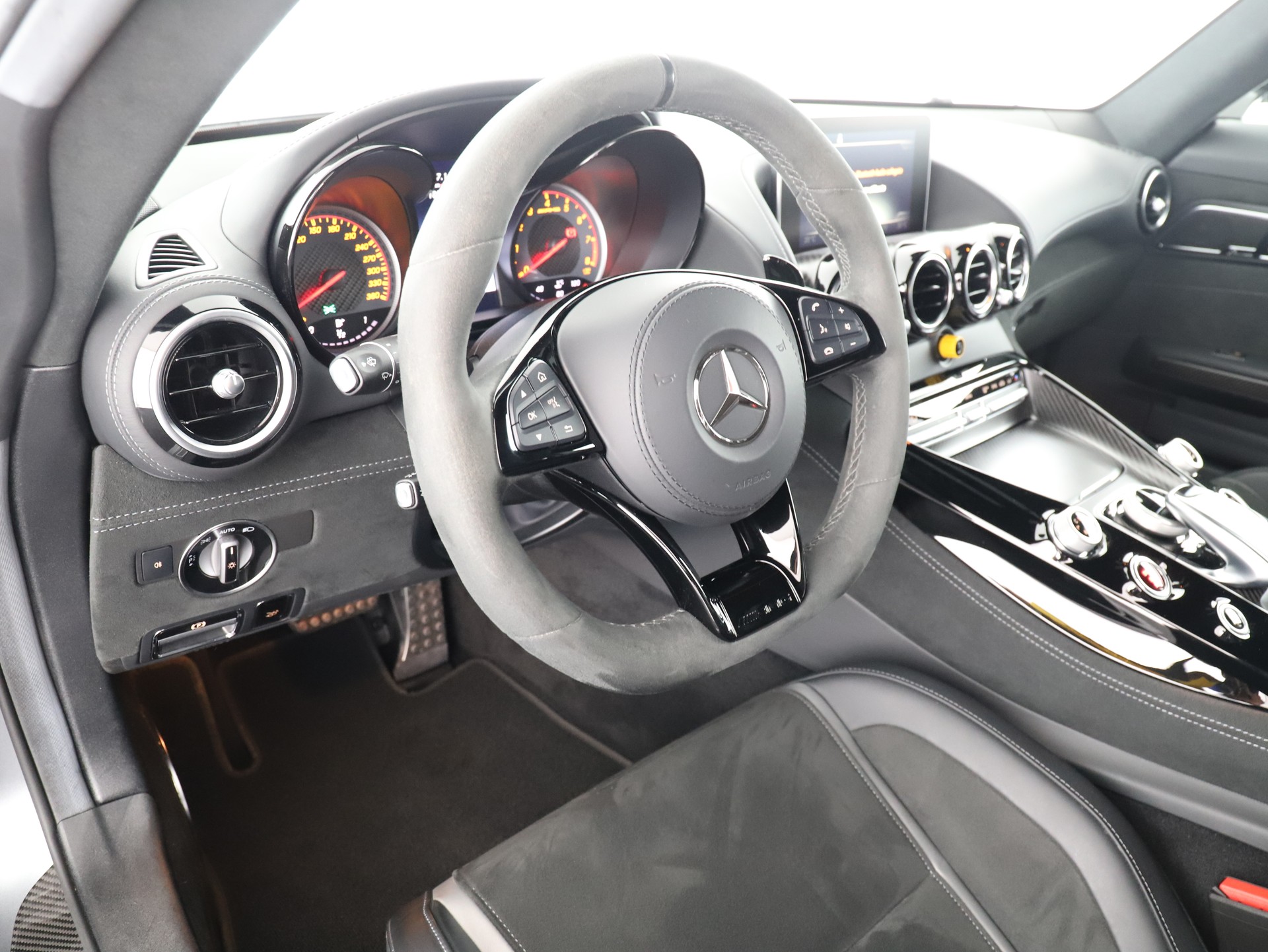 MERCEDES-BENZ AMG GT R-image-12