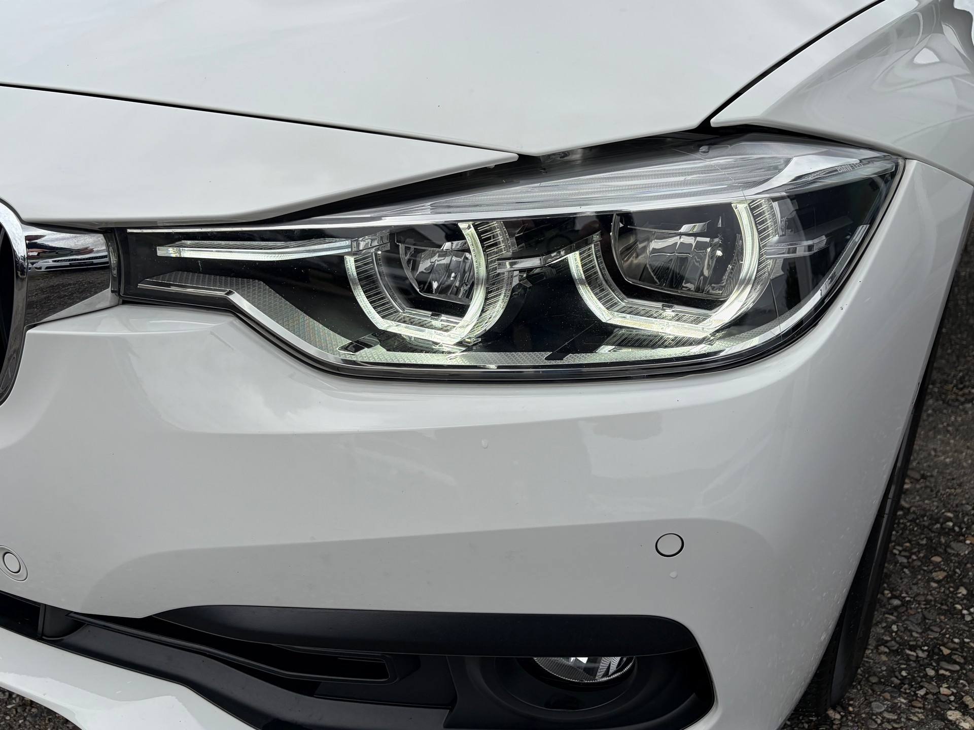 BMW 320i xDrive Touring Steptronic-image-19