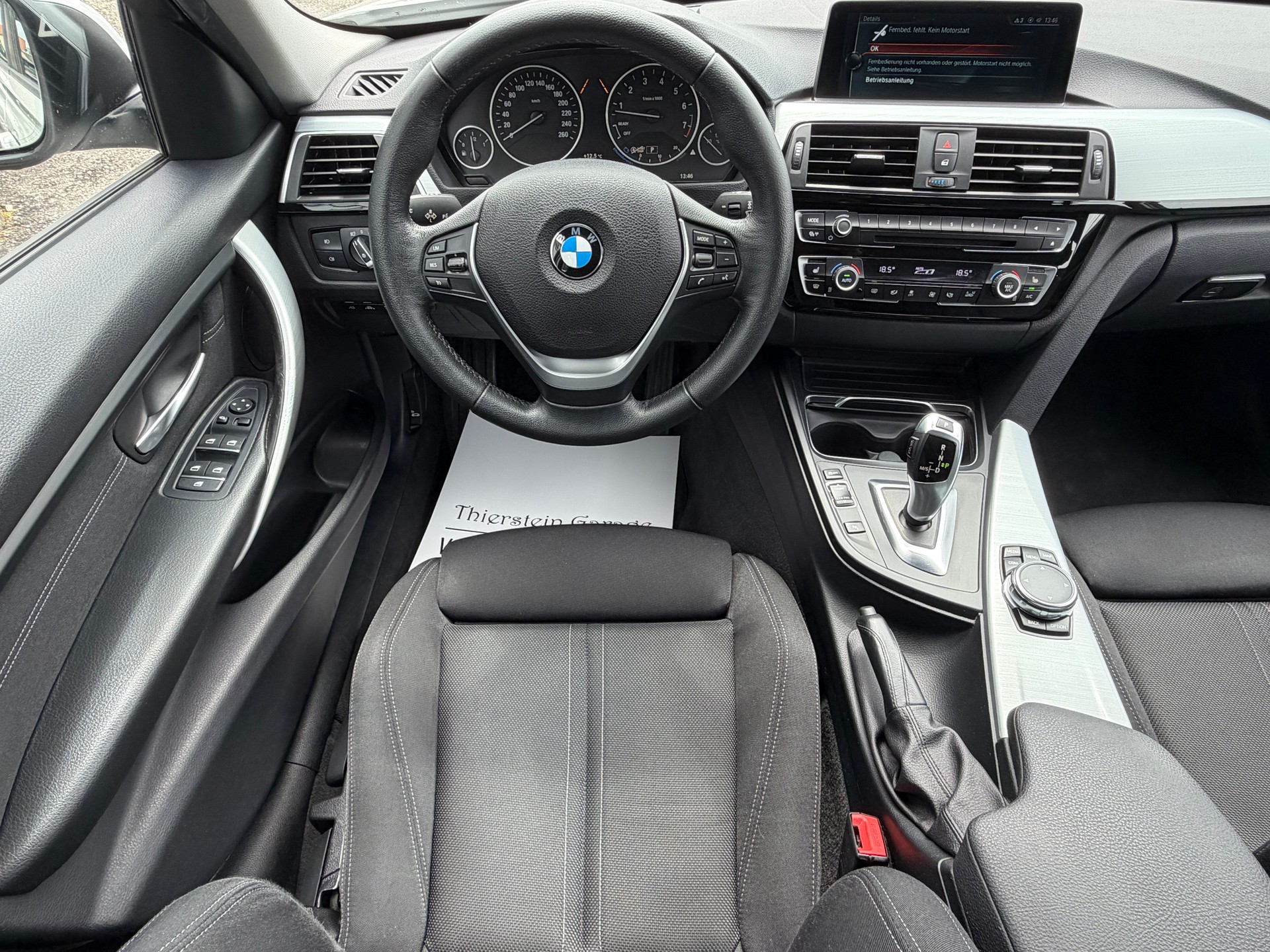BMW 320i xDrive Touring Steptronic-image-9