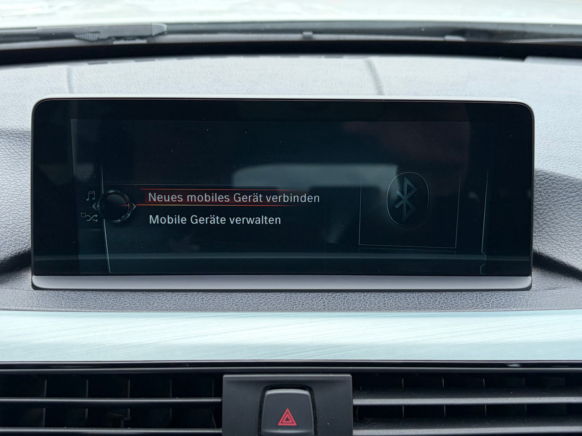 BMW 320i xDrive Touring Steptronic-image-16