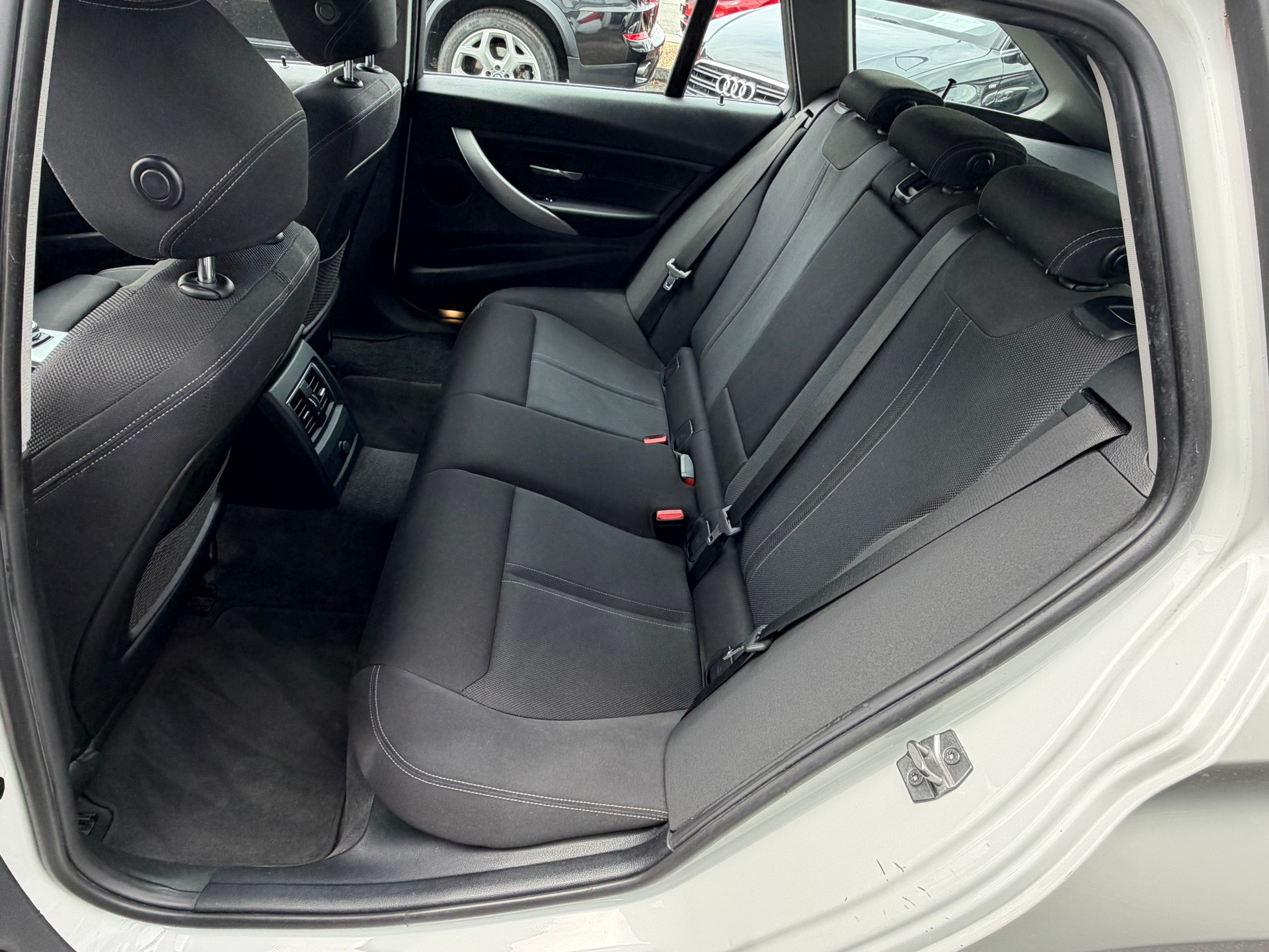 BMW 320i xDrive Touring Steptronic-image-7