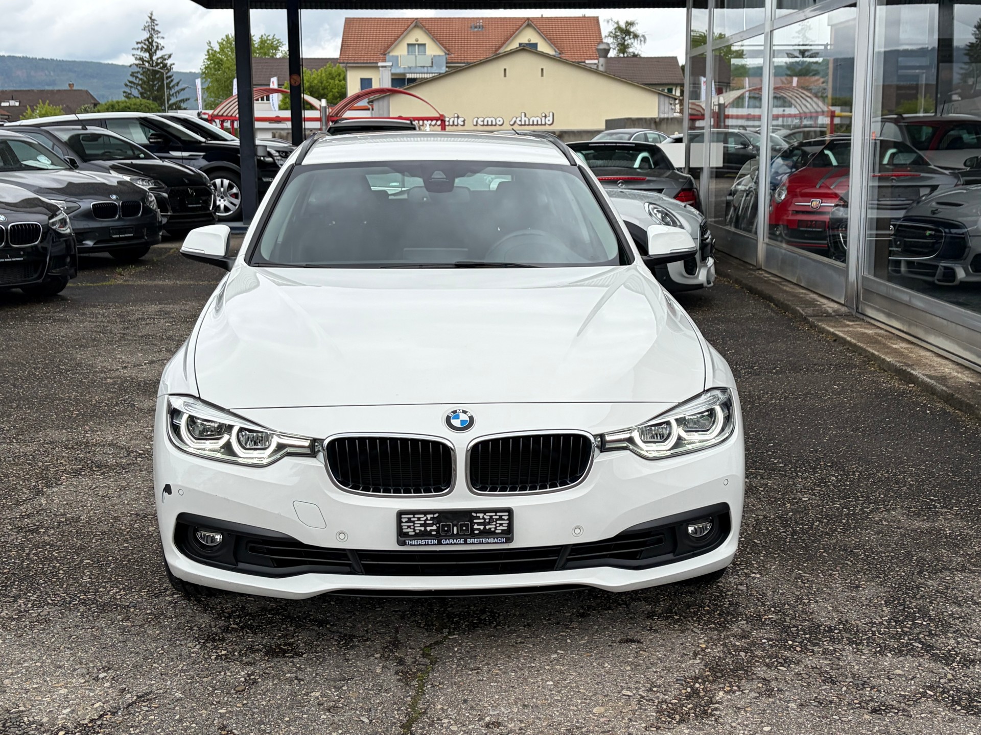 BMW 320i xDrive Touring Steptronic-image-1