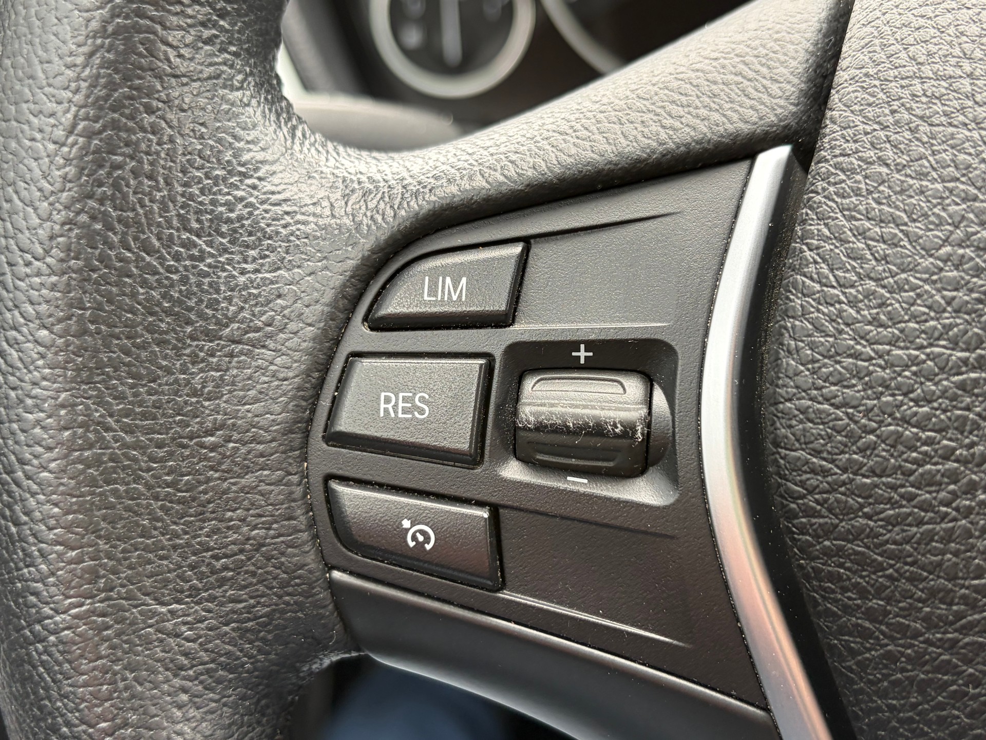 BMW 320i xDrive Touring Steptronic-image-12