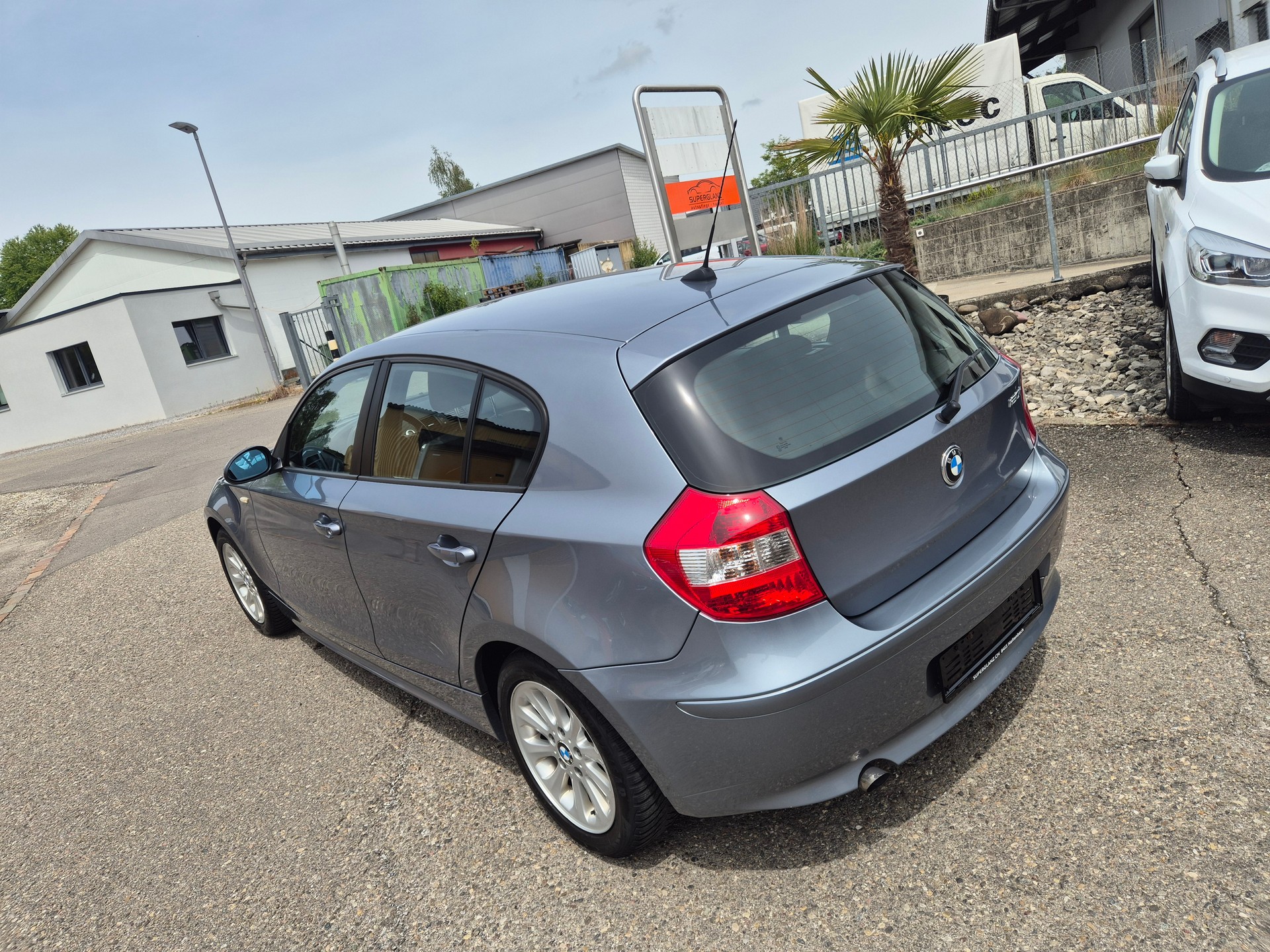 BMW 120i-image-17
