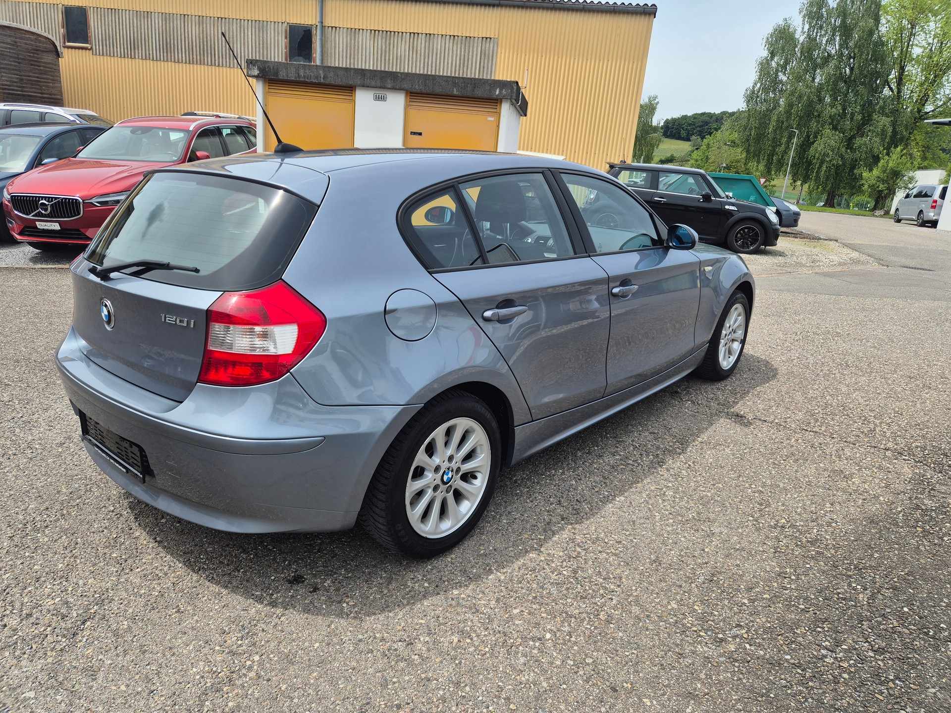 BMW 120i-image-3