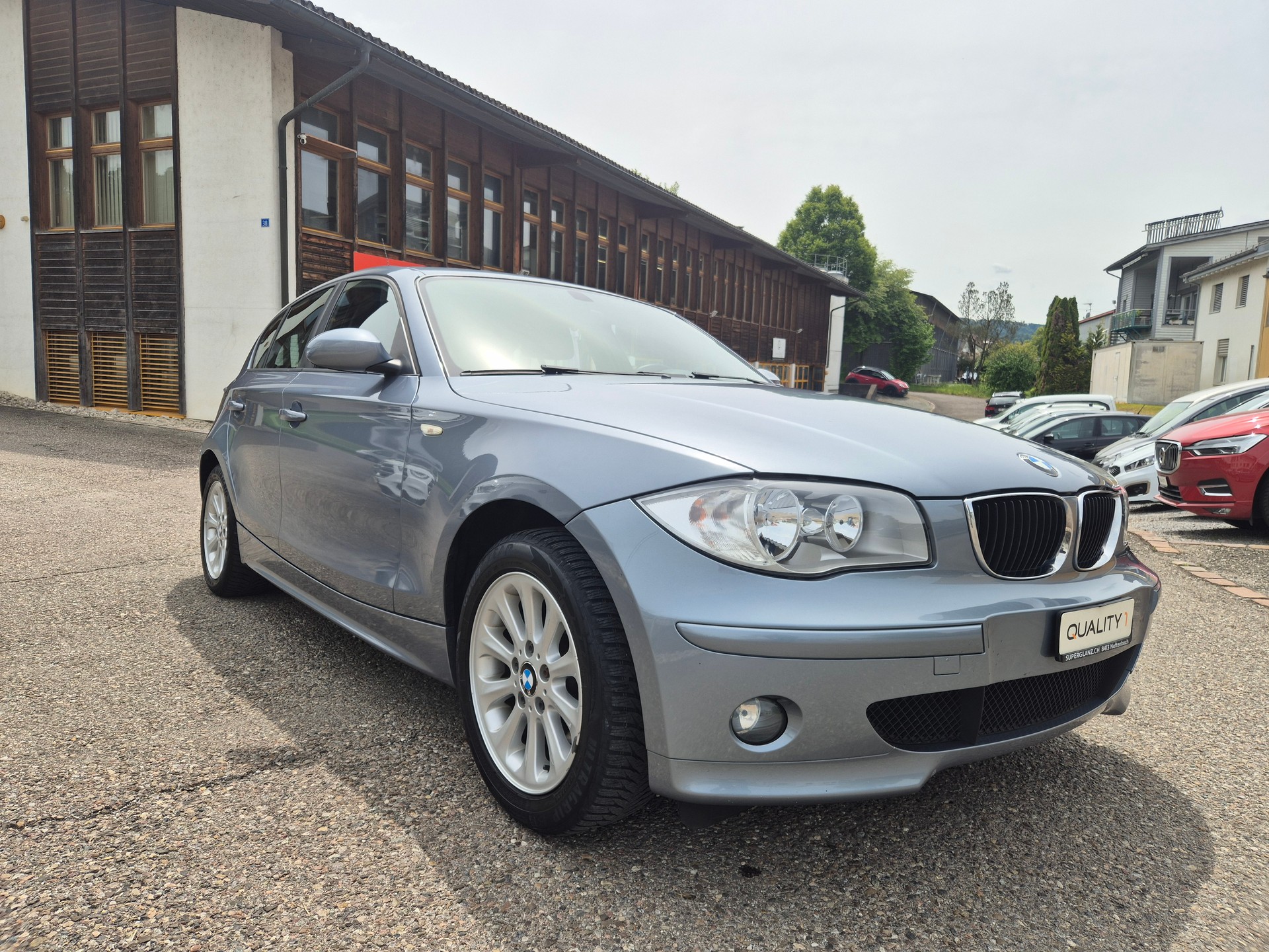 BMW 120i-image-1