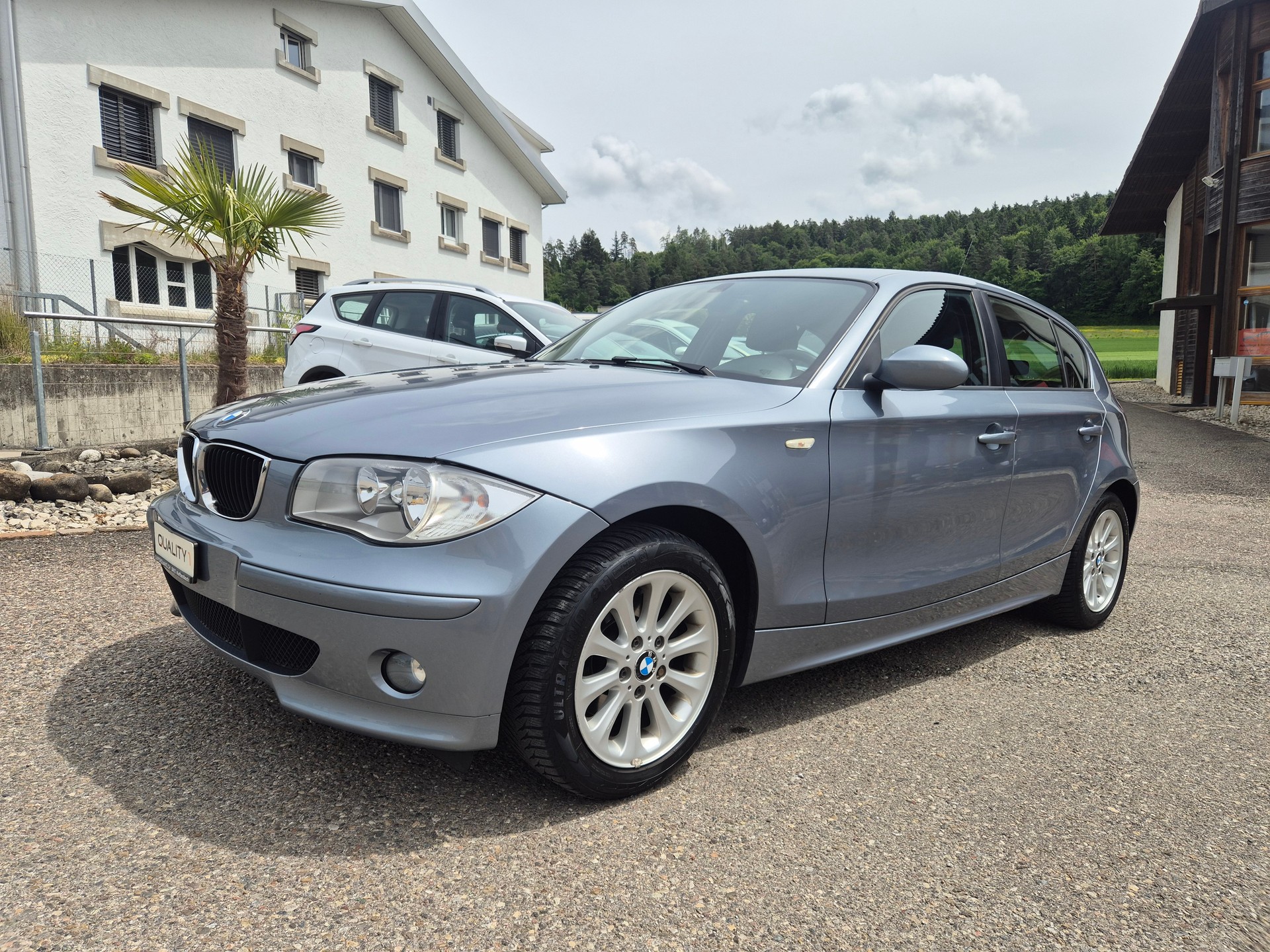 BMW 120i-image-0