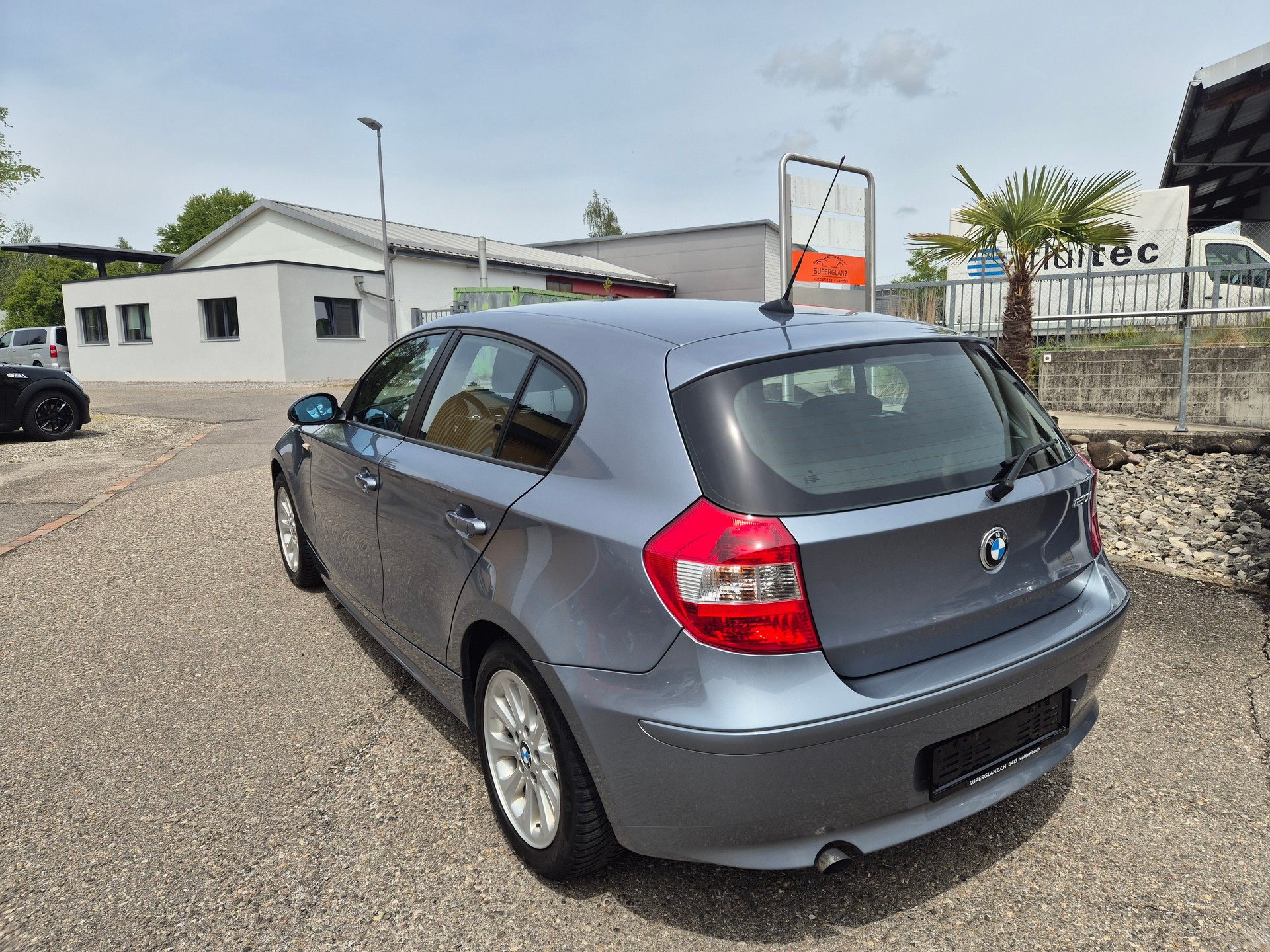 BMW 120i-image-2