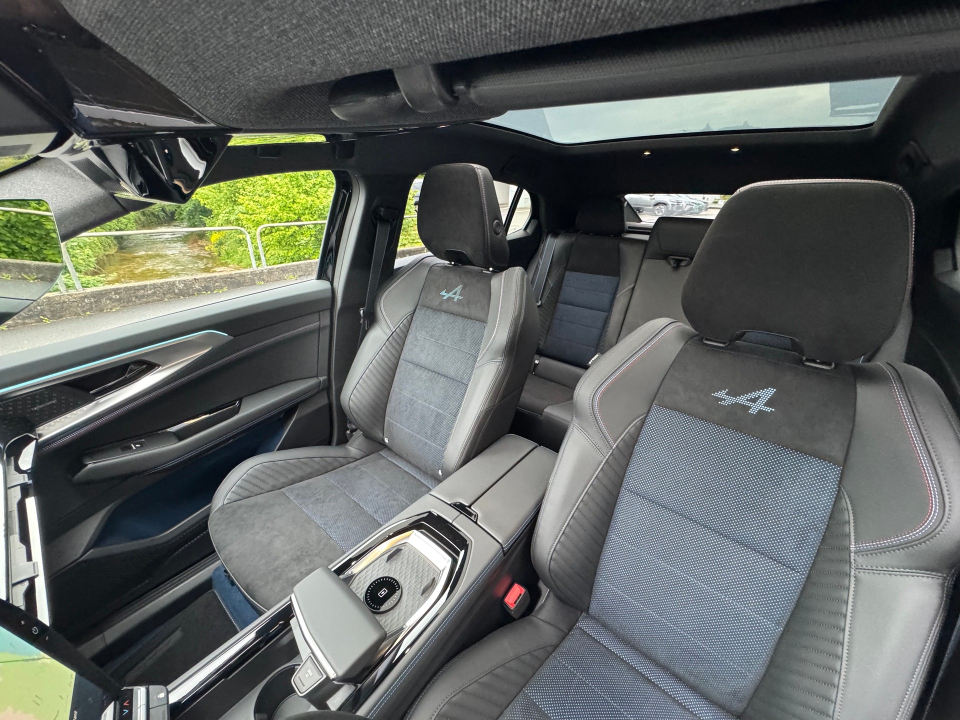 RENAULT Rafale 1.2 E-Tech Plug-in Hybrid 300 4x4 Atelier Alpine-image-14