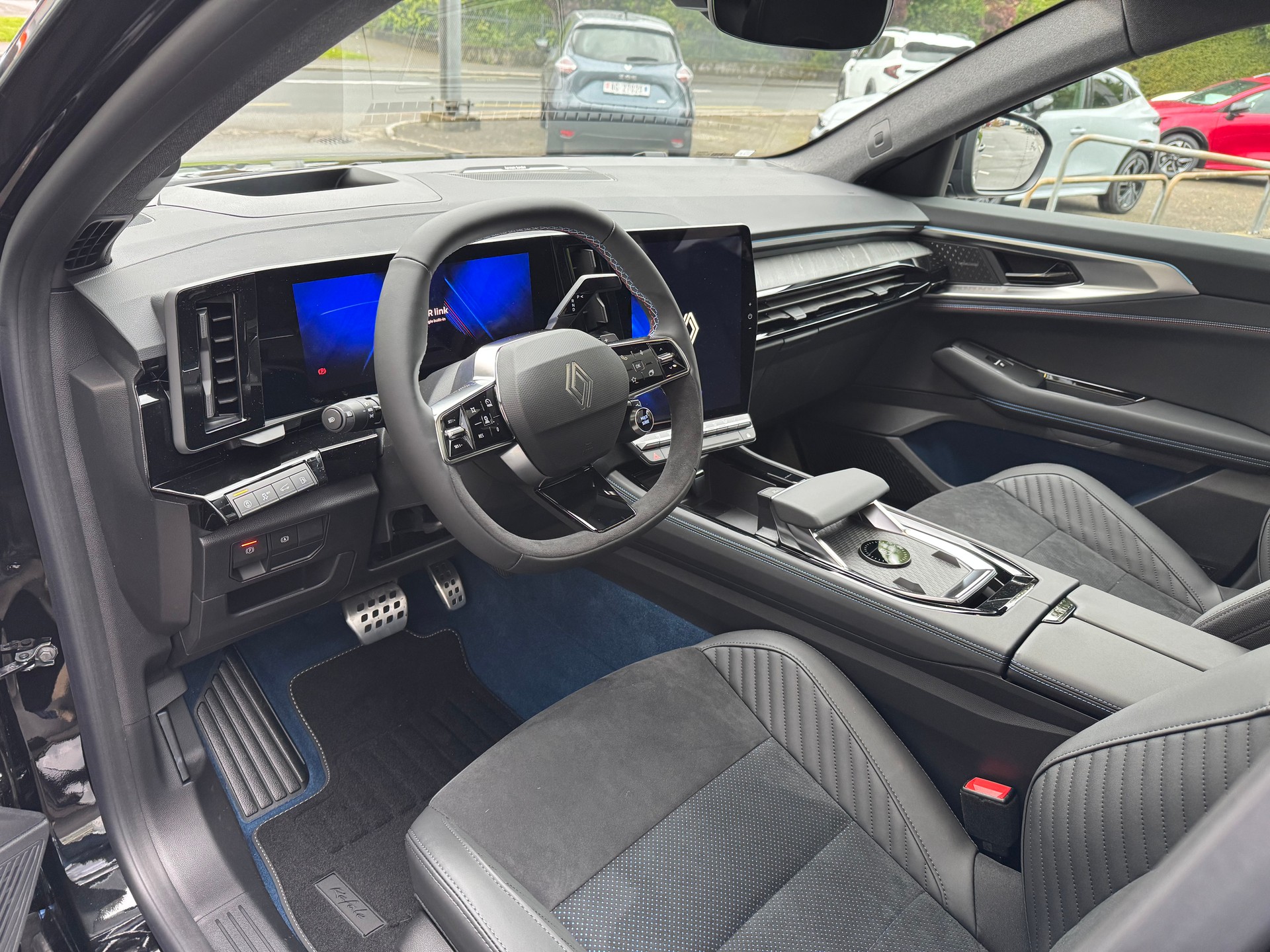 RENAULT Rafale 1.2 E-Tech Plug-in Hybrid 300 4x4 Atelier Alpine-image-12