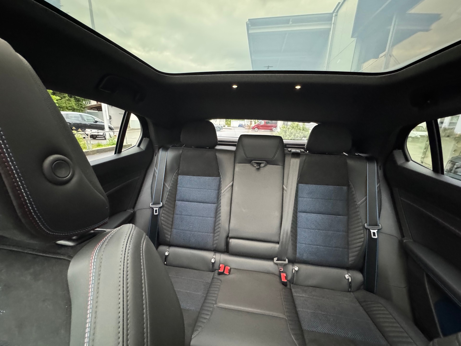 RENAULT Rafale 1.2 E-Tech Plug-in Hybrid 300 4x4 Atelier Alpine-image-15