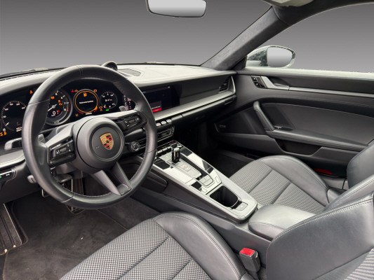 PORSCHE 911 Carrera 4S-image-5