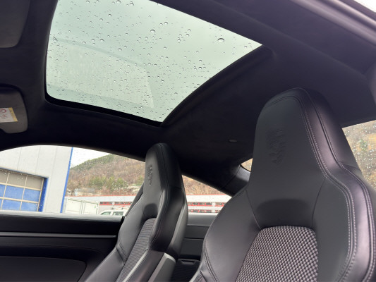 PORSCHE 911 Carrera 4S-image-6