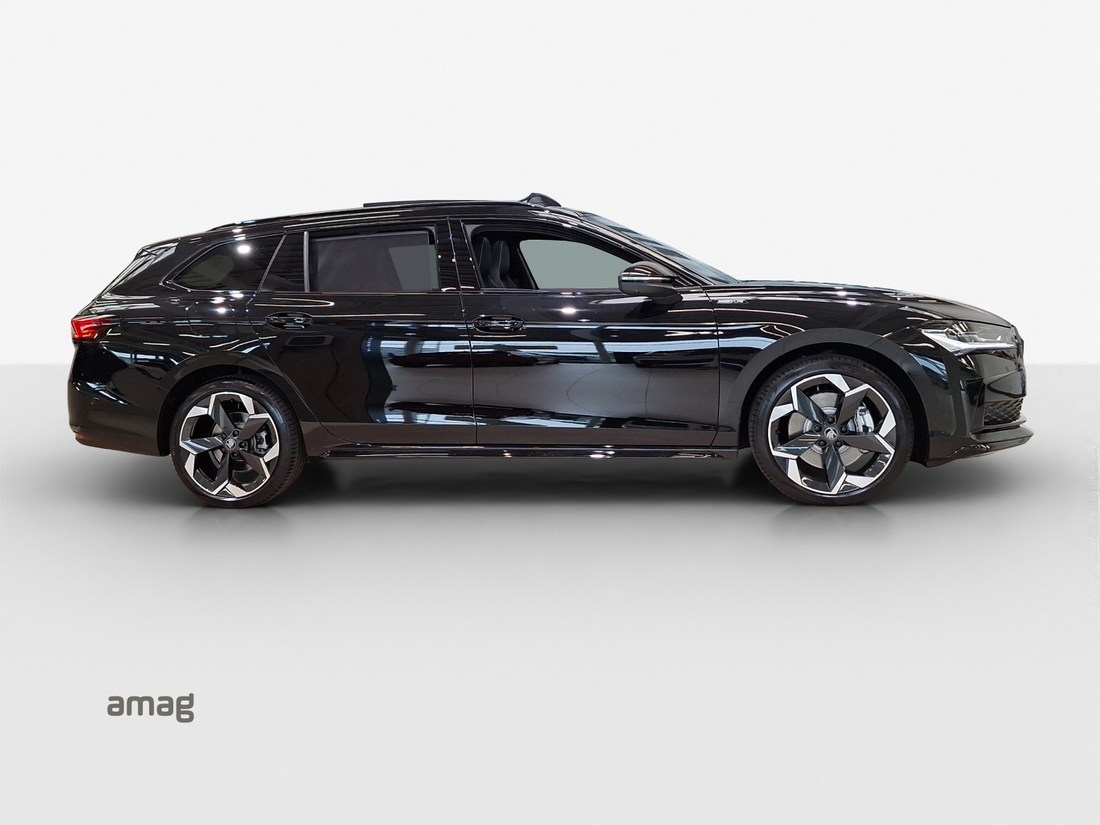 SKODA Superb Combi 1.5 TSI PHEV Sportline DSG-image-1
