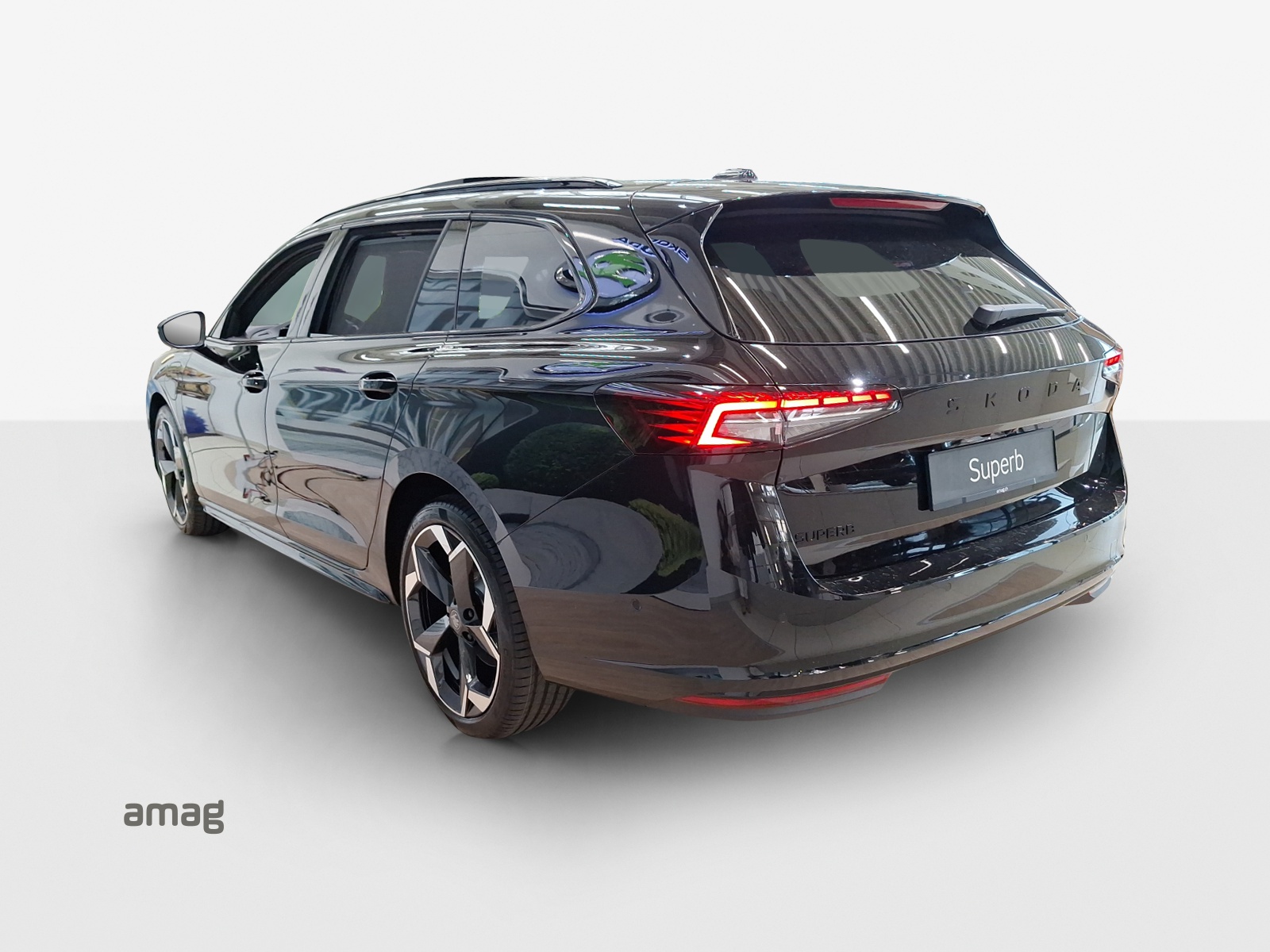 SKODA Superb Combi 1.5 TSI PHEV Sportline DSG-image-2
