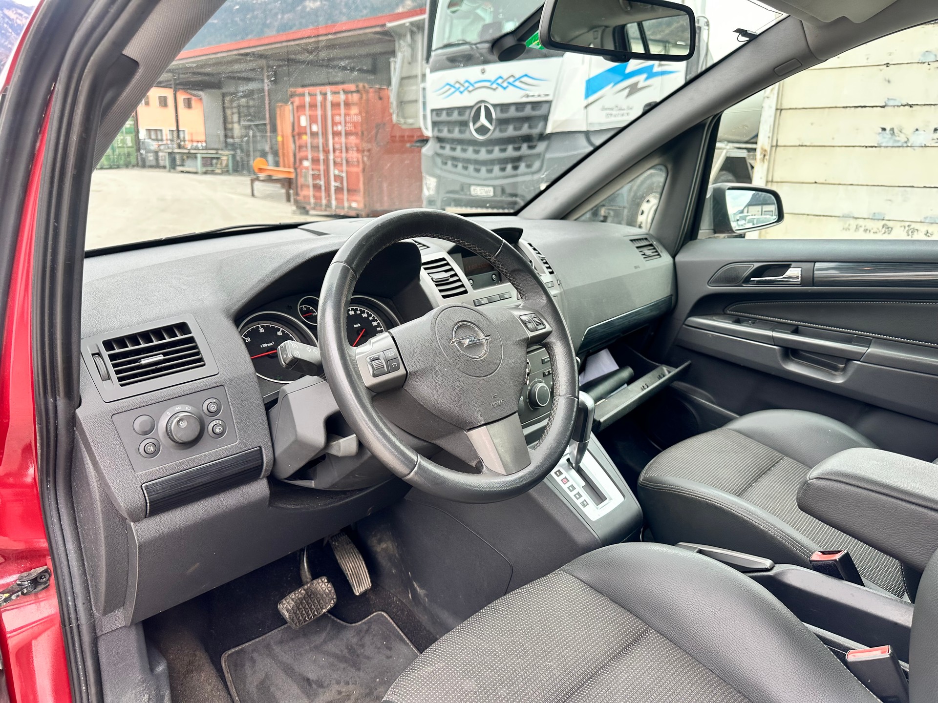 OPEL Zafira 1.9 CDTI Cosmo Automatic-image-9