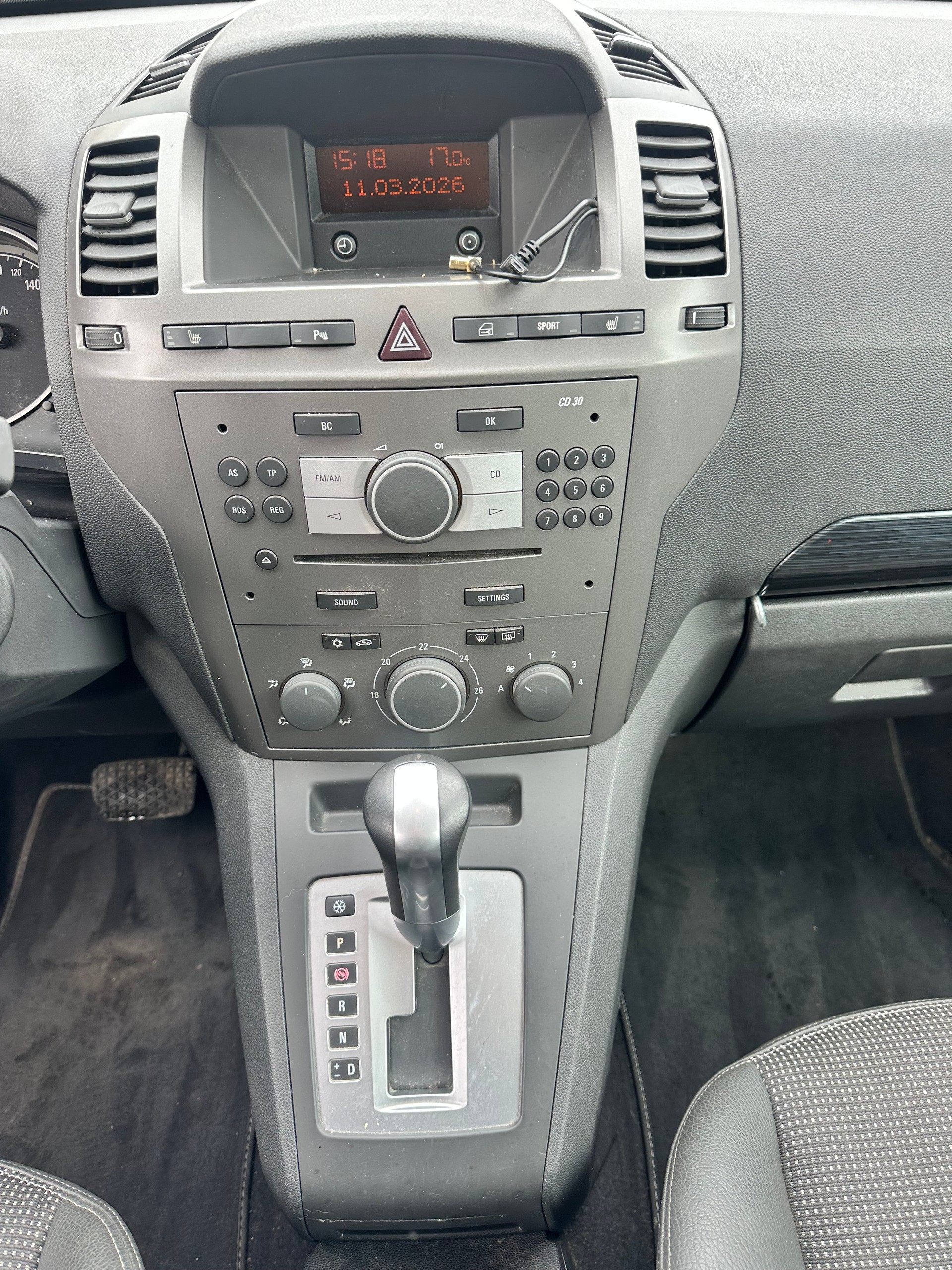 OPEL Zafira 1.9 CDTI Cosmo Automatic-image-12