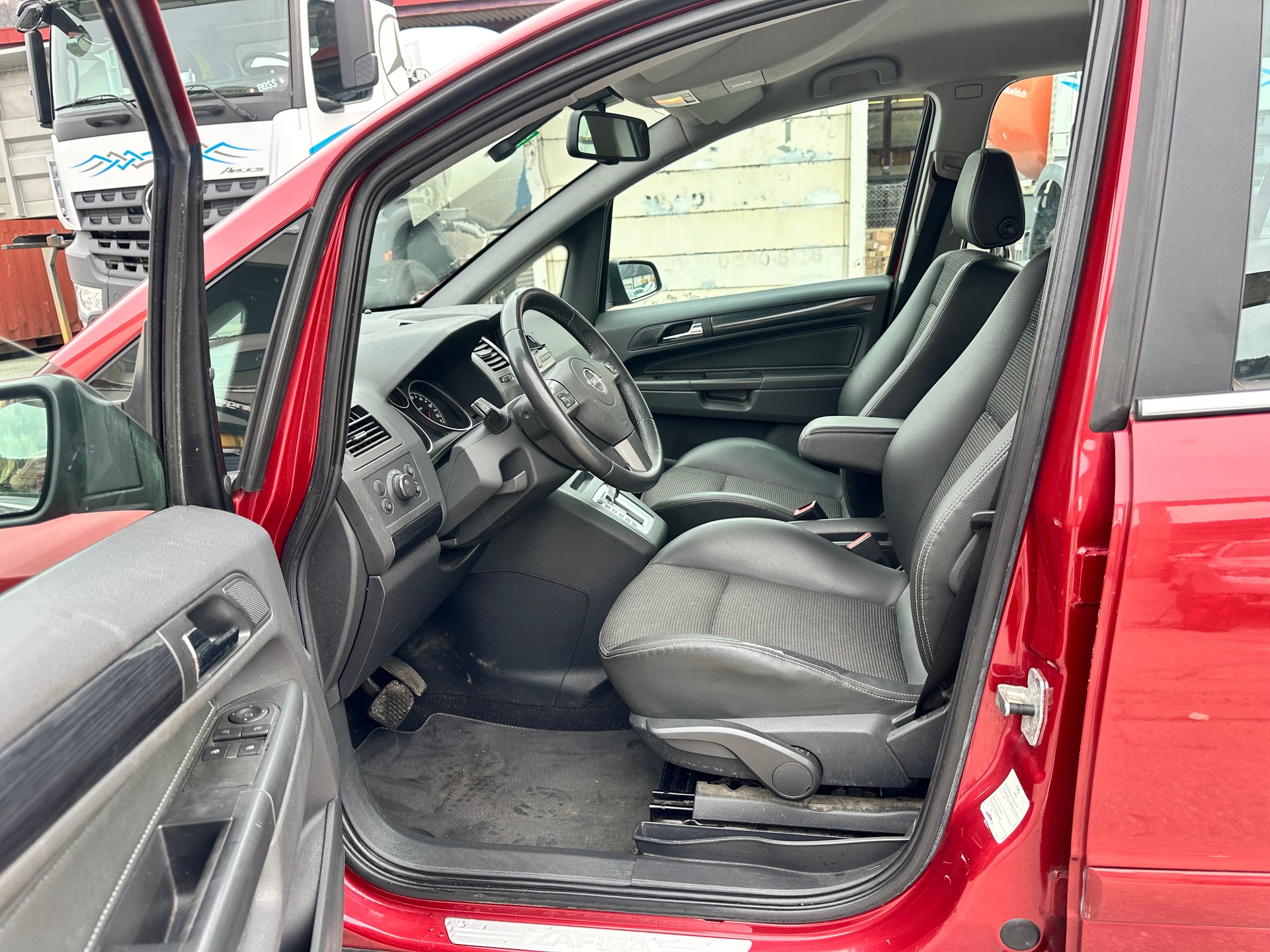 OPEL Zafira 1.9 CDTI Cosmo Automatic-image-8